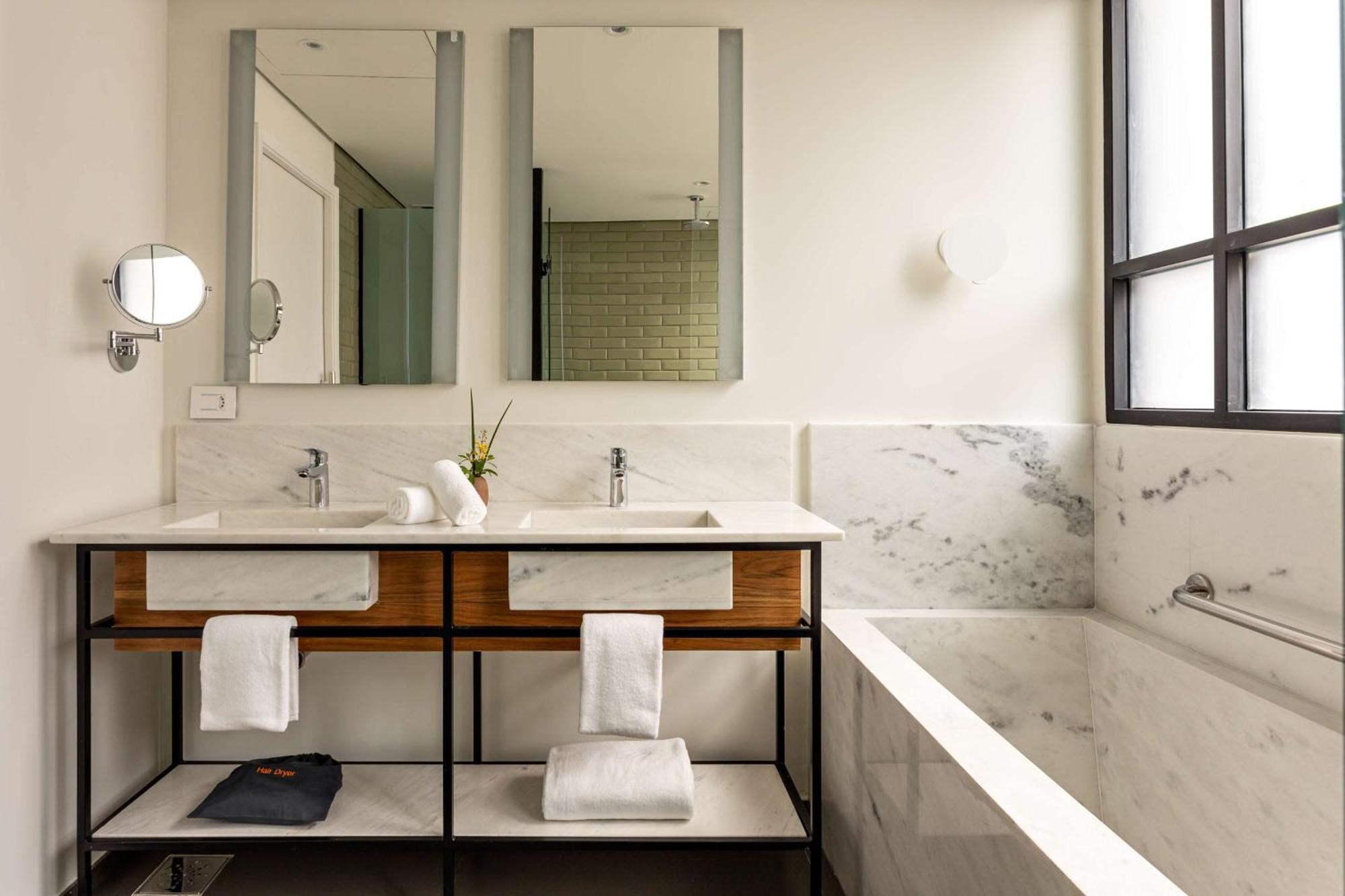 One-Bedroom King Suite