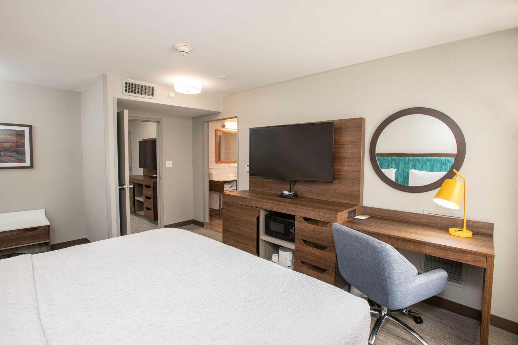 One-Bedroom Suite - Non-Smoking,1548758311:JPEG