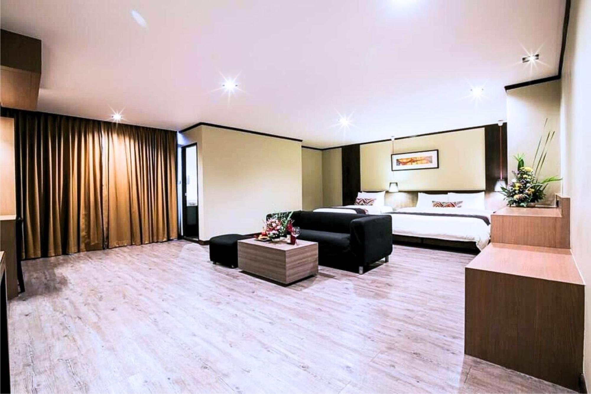 Deluxe Family Room