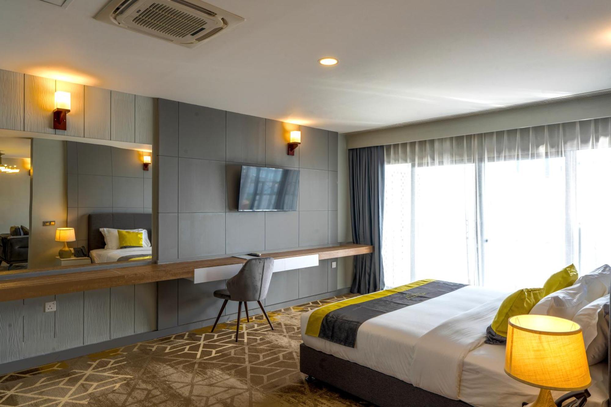 Standard Zimmer mit Kingsize-Bett (kostenfreier Flughafentransfer (Hin- und Rückfahrt) und 10 % Ermäßigung auf Speisen und Getränke)