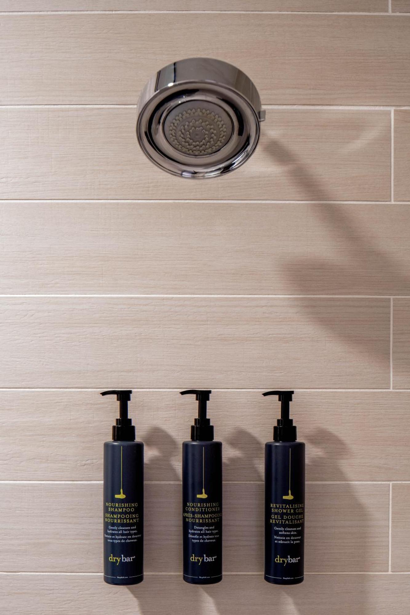 King Room Roll Shower Mobility Hearing Accessible,1549601773:JPEG