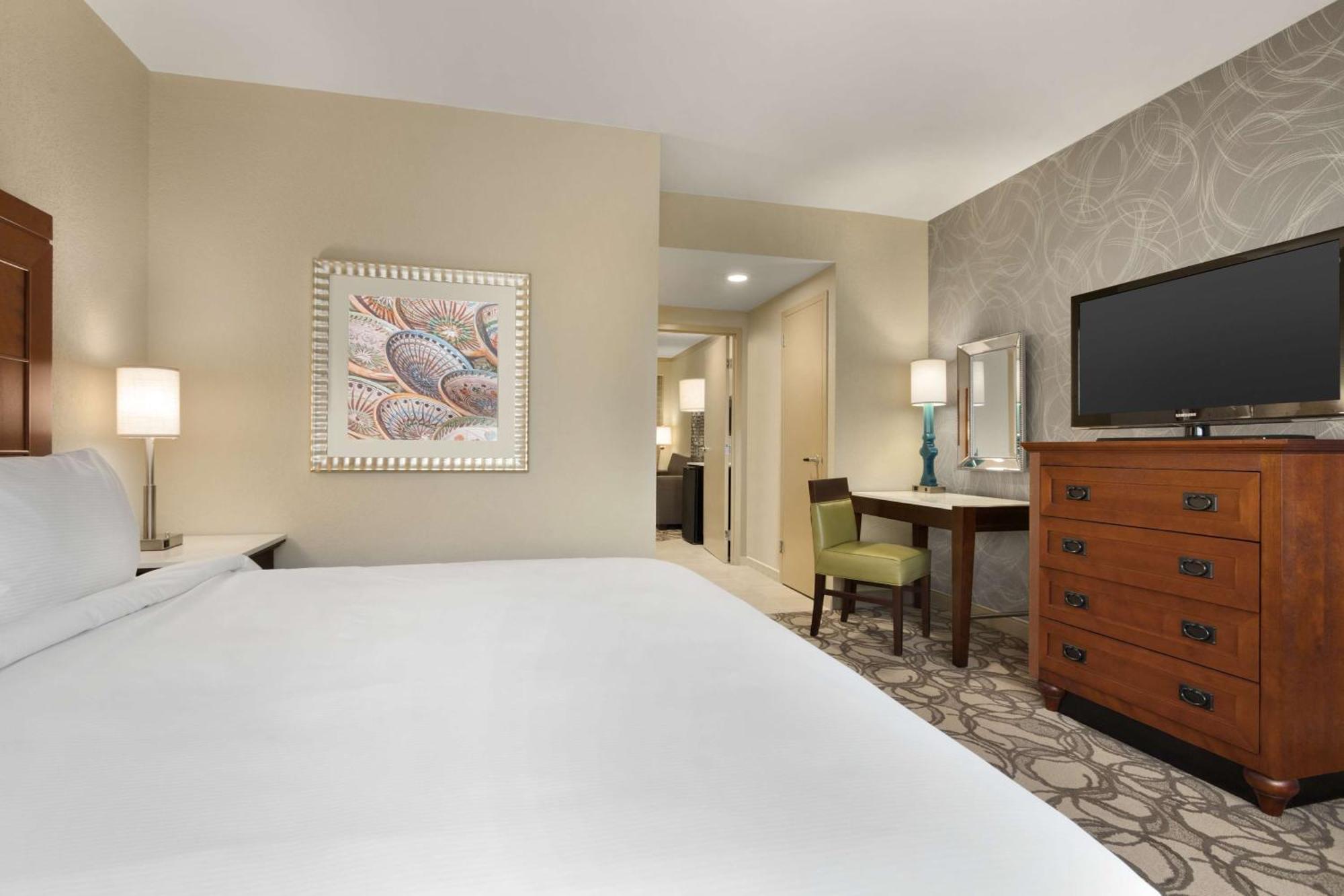 One-Bedroom King Suite Hearing Accessible or Non-Smoking