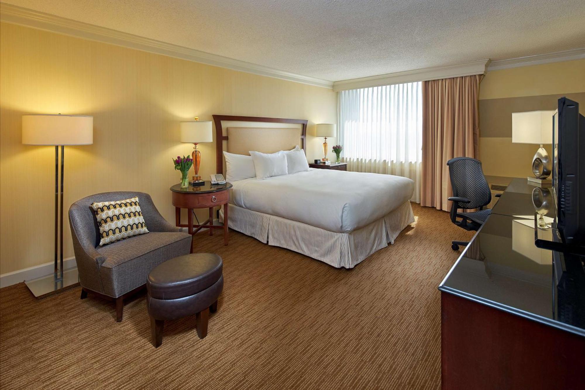 Corner King Room