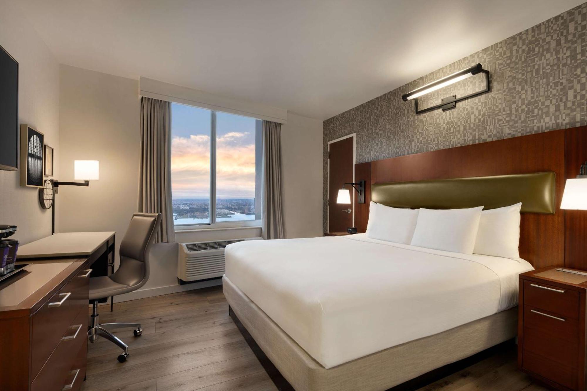 Deluxe King Room River View
