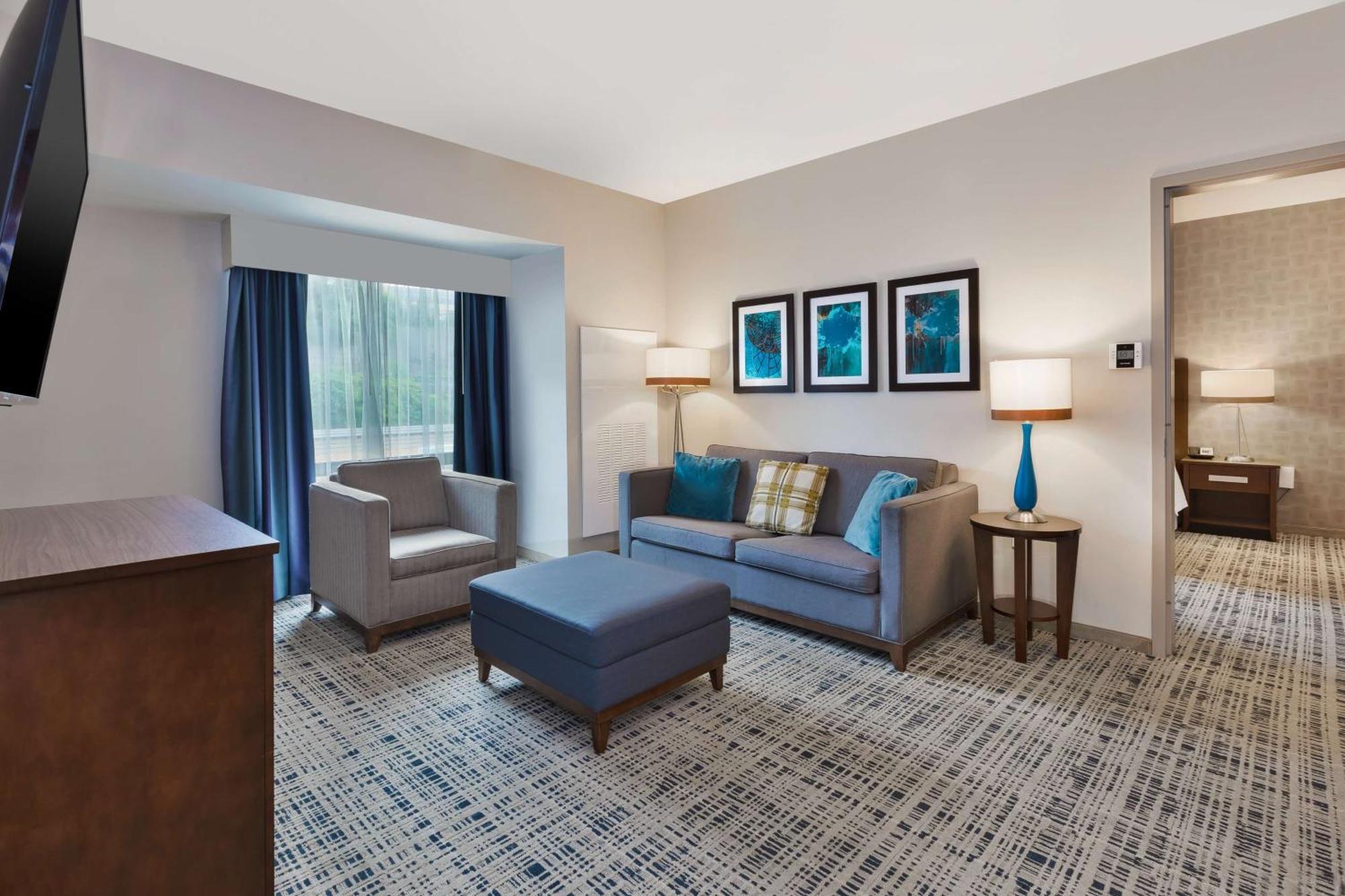 One-Bedroom Deluxe Queen Suite,1552304191:JPEG