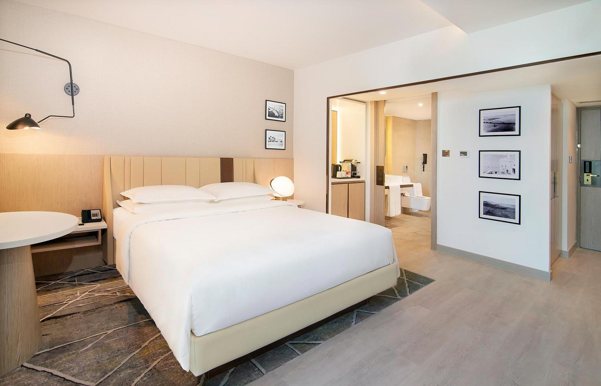 Classic Room Resort View Guest room 1 King,1552420150:JPEG