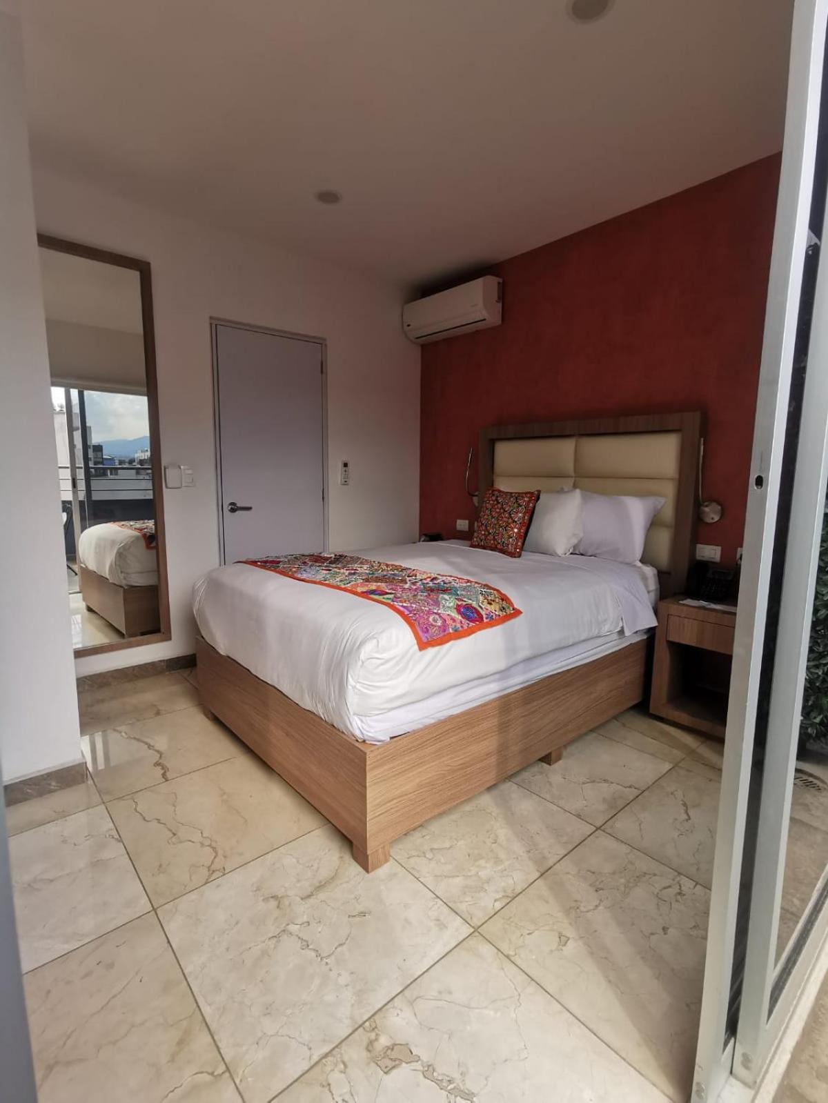 Standard Queen Room