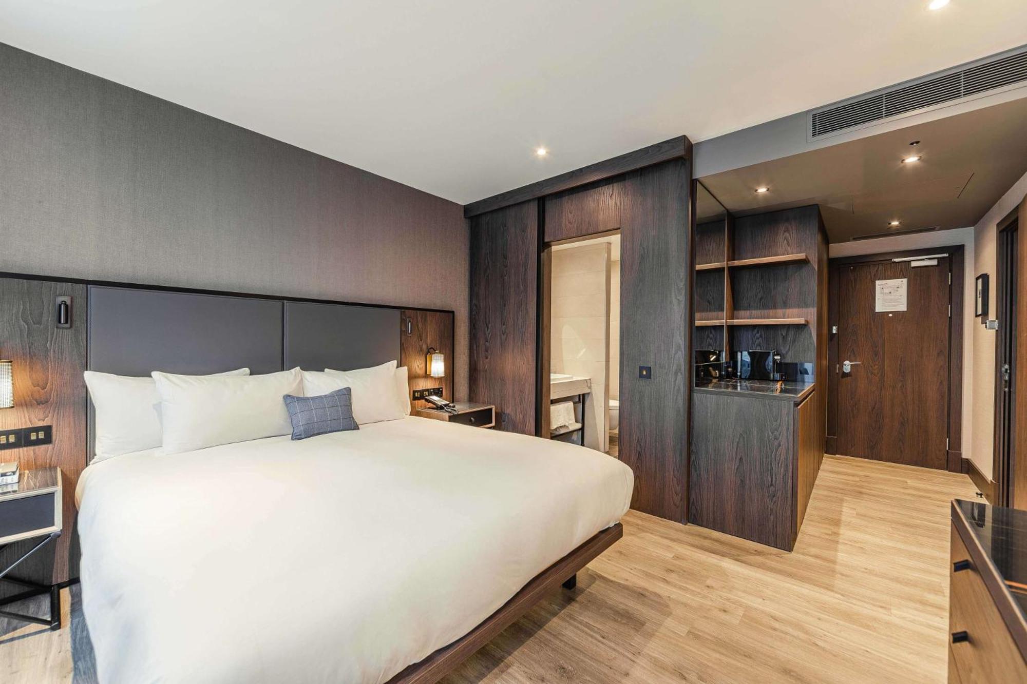 King Room,1552498021:JPEG