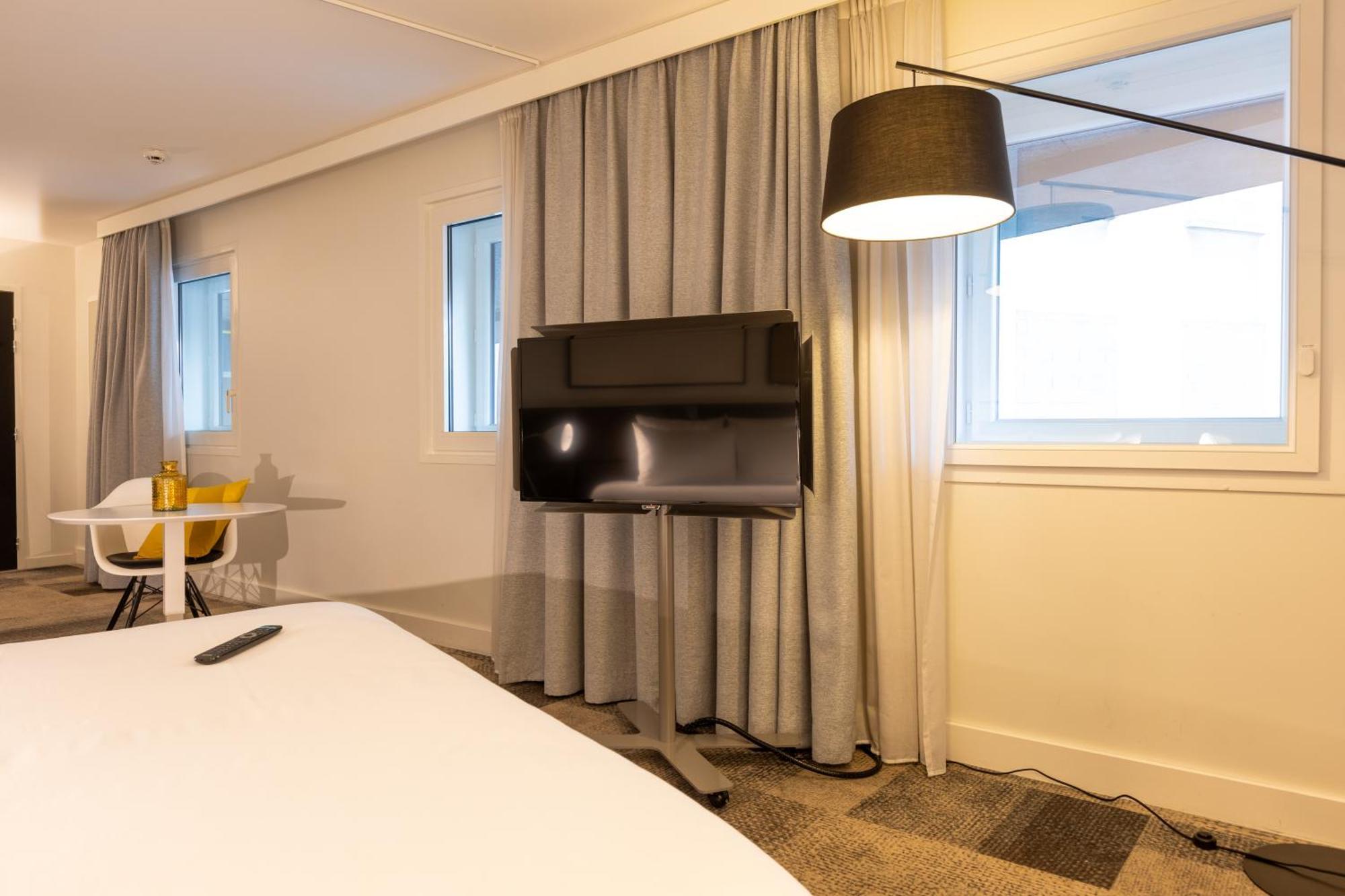Superior Queen Suite met Bank