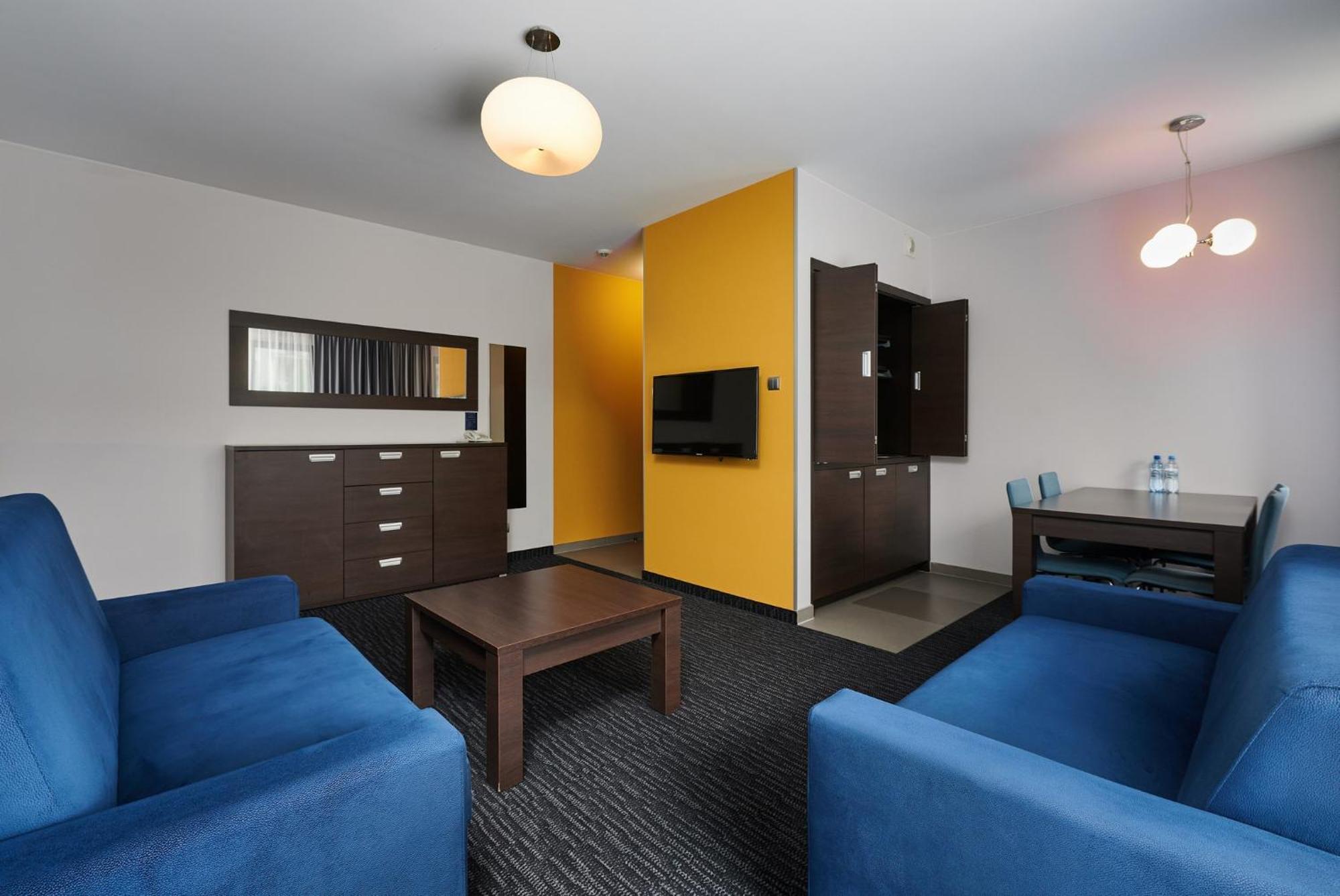 Studio Plus 2 Single Beds,1624769961:JPEG