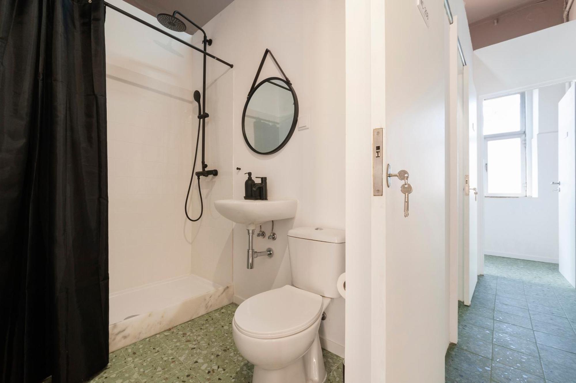 Quarto Duplo com Casa de Banho Privada Externa