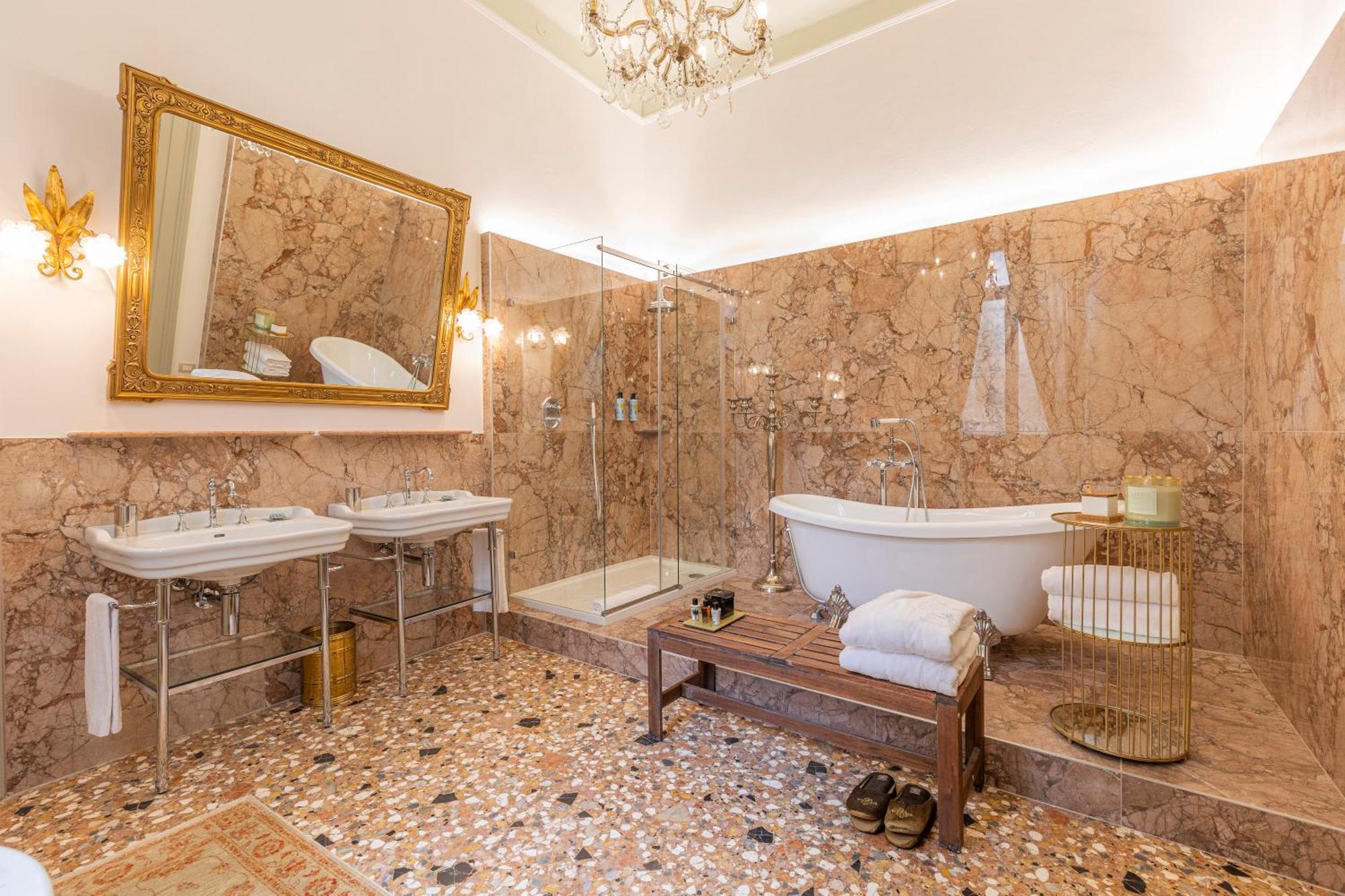 Superior King Suite