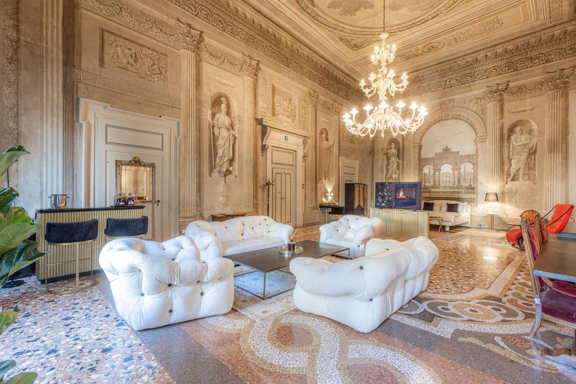 Superior King Suite