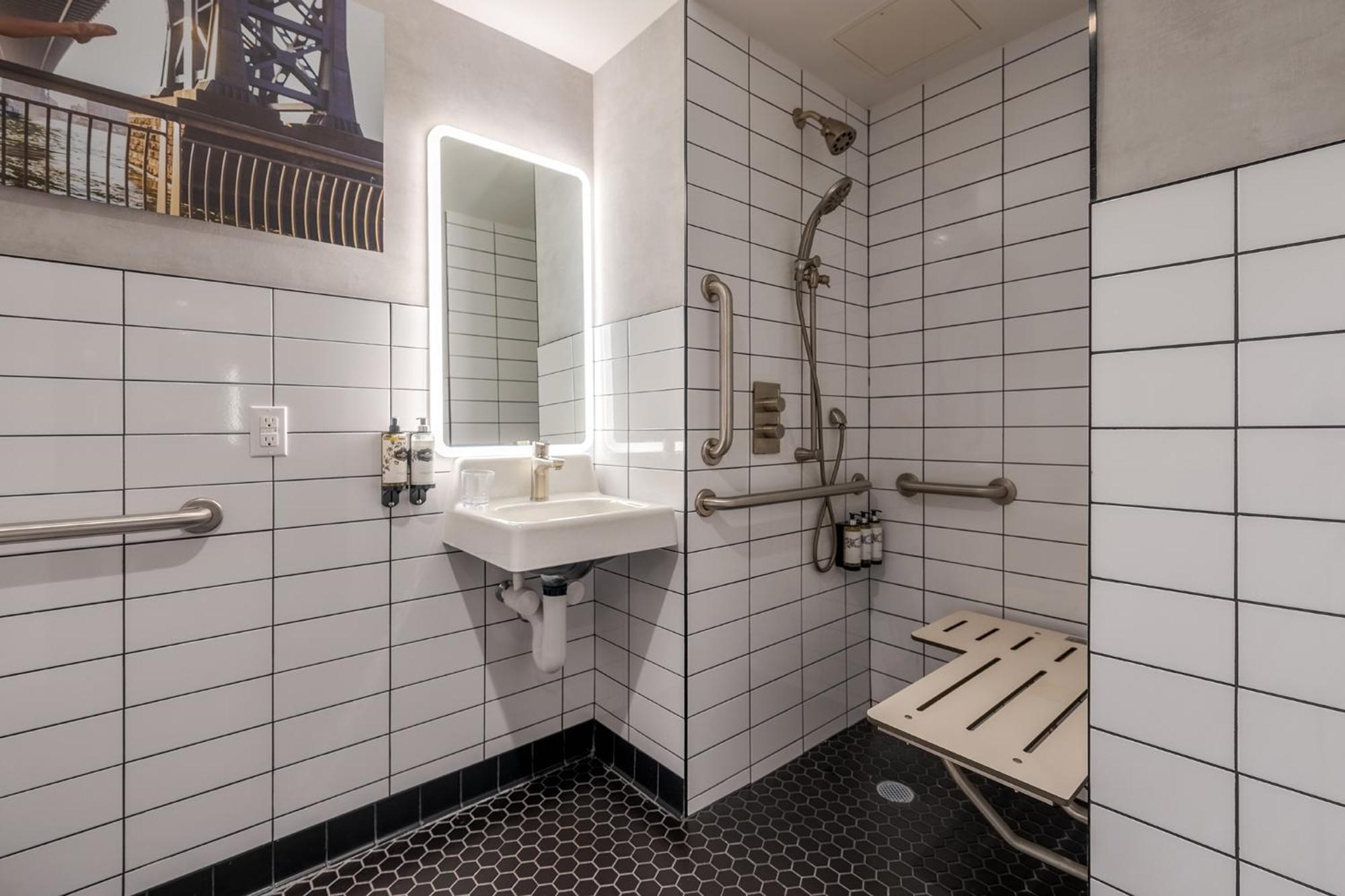Quarto King Superior num Piso Elevado - Acessível a Pessoas com Mobilidade Condicionada