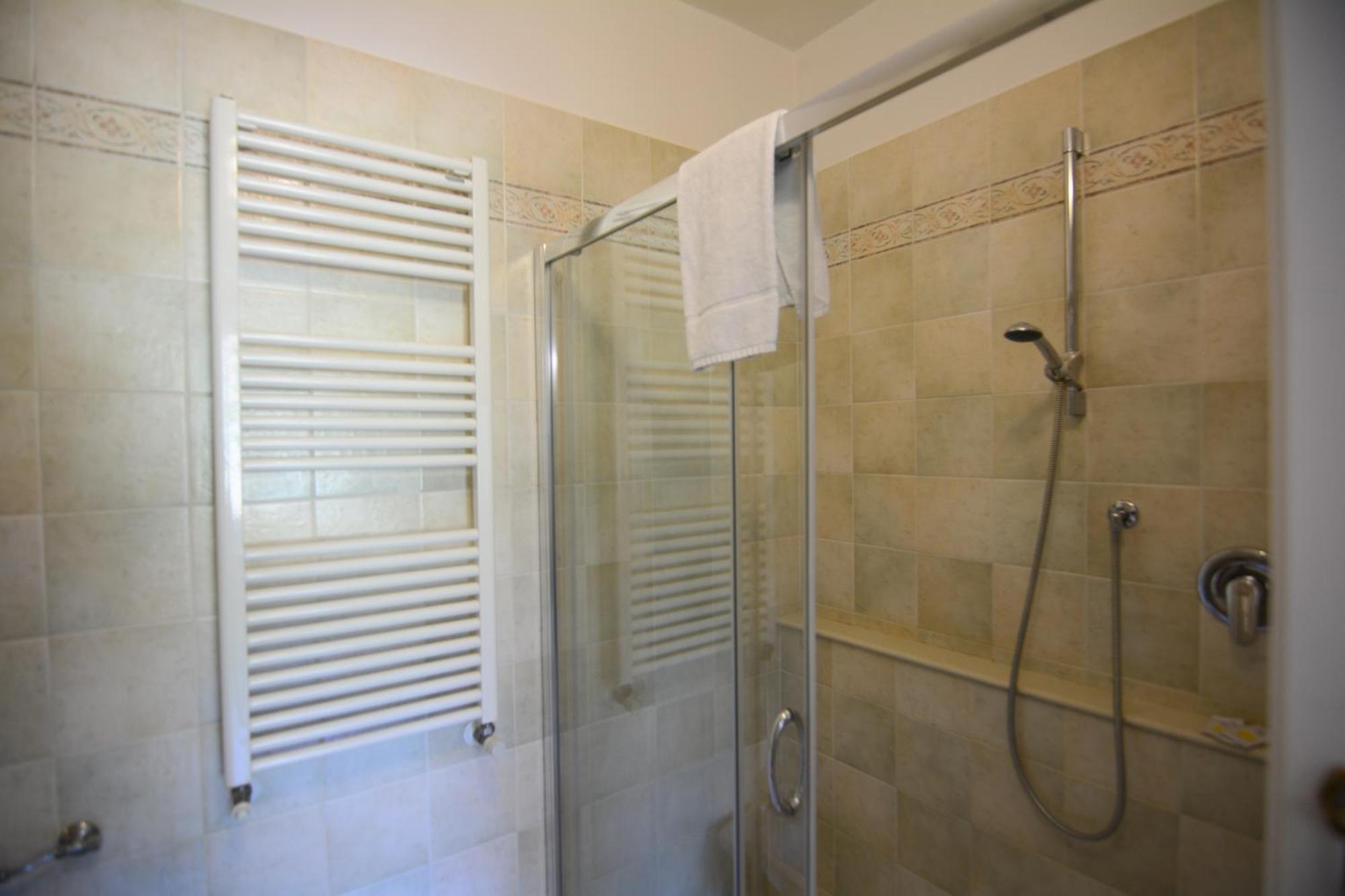 Single Room Private External Bathroom