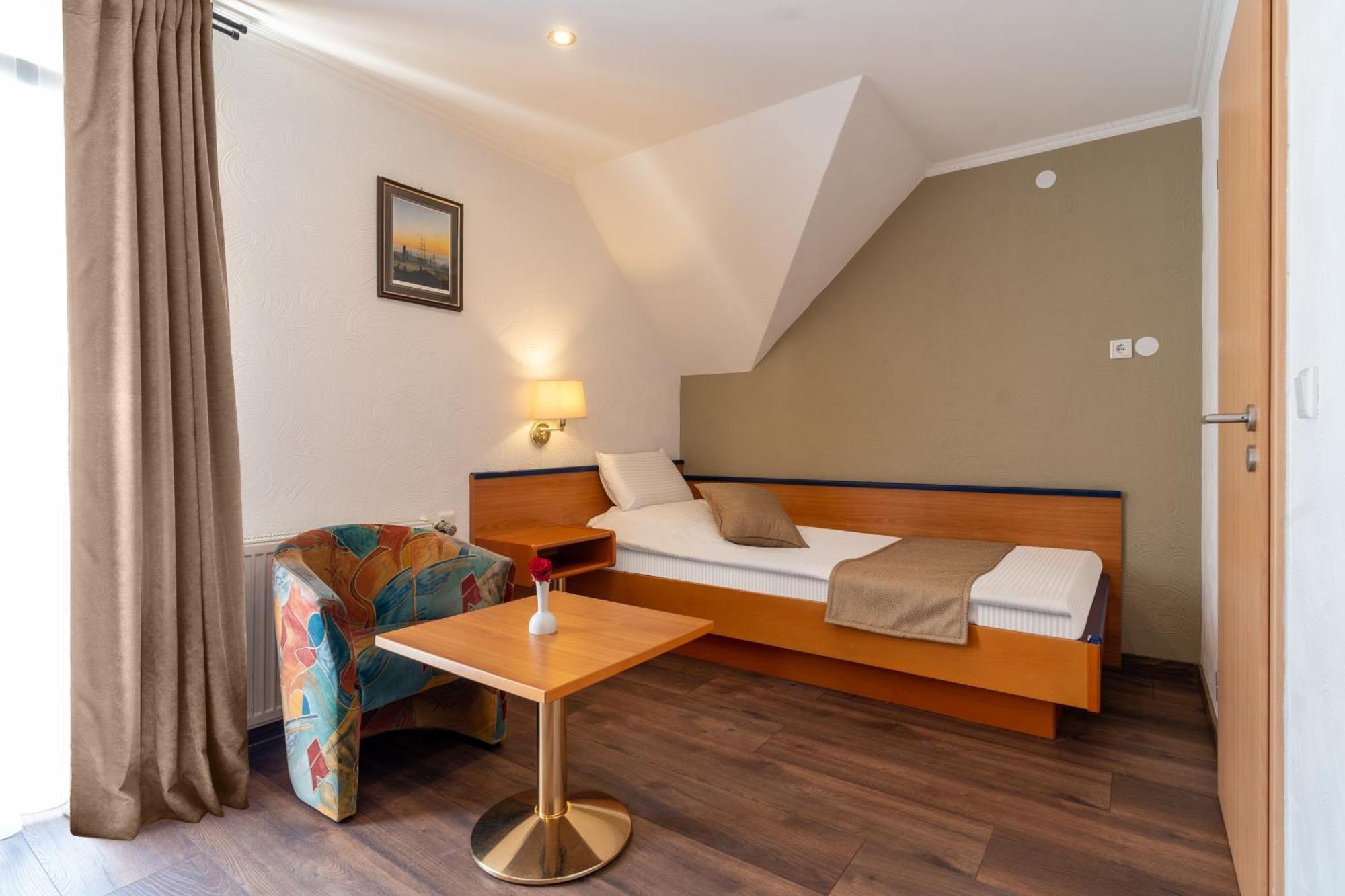 Deluxe Single Room with Balcony,1557128275:JPEG