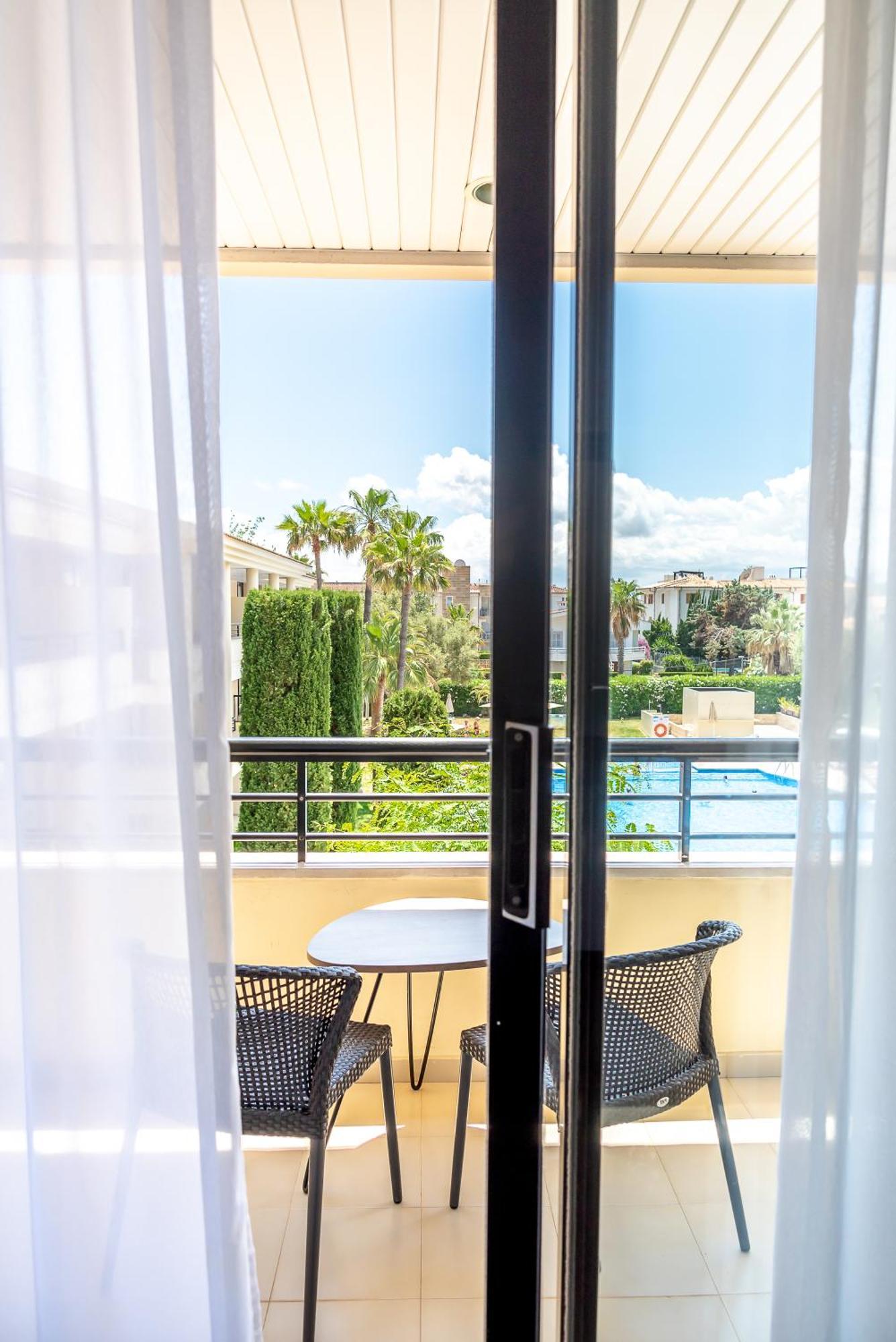 Double Room with Pool View