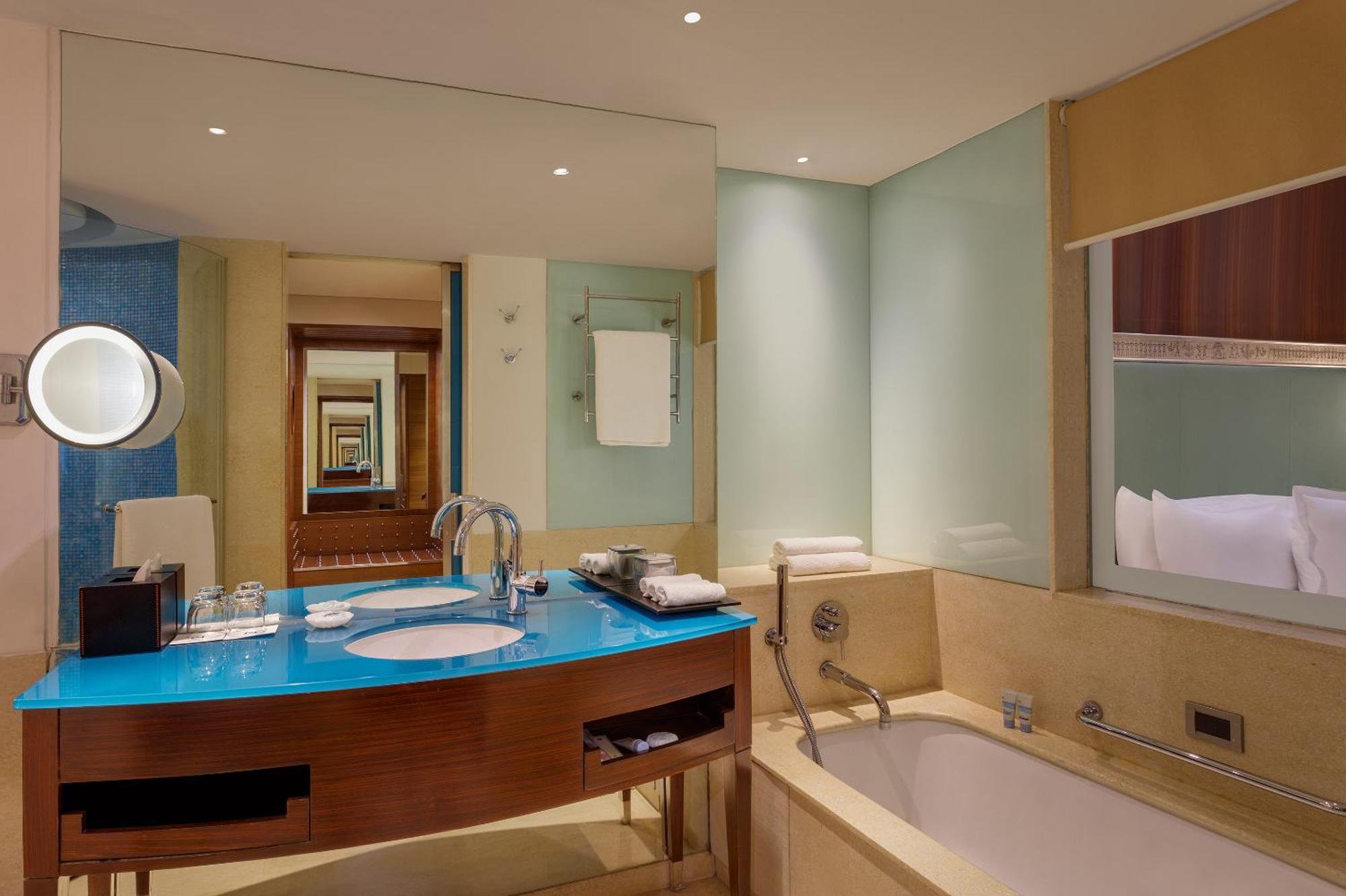 Executive club exclusive, Club level, Guest room, King, Cocktail hours with One on One beverage offer,20% off on session of Spa ,20% Off on Laundry service