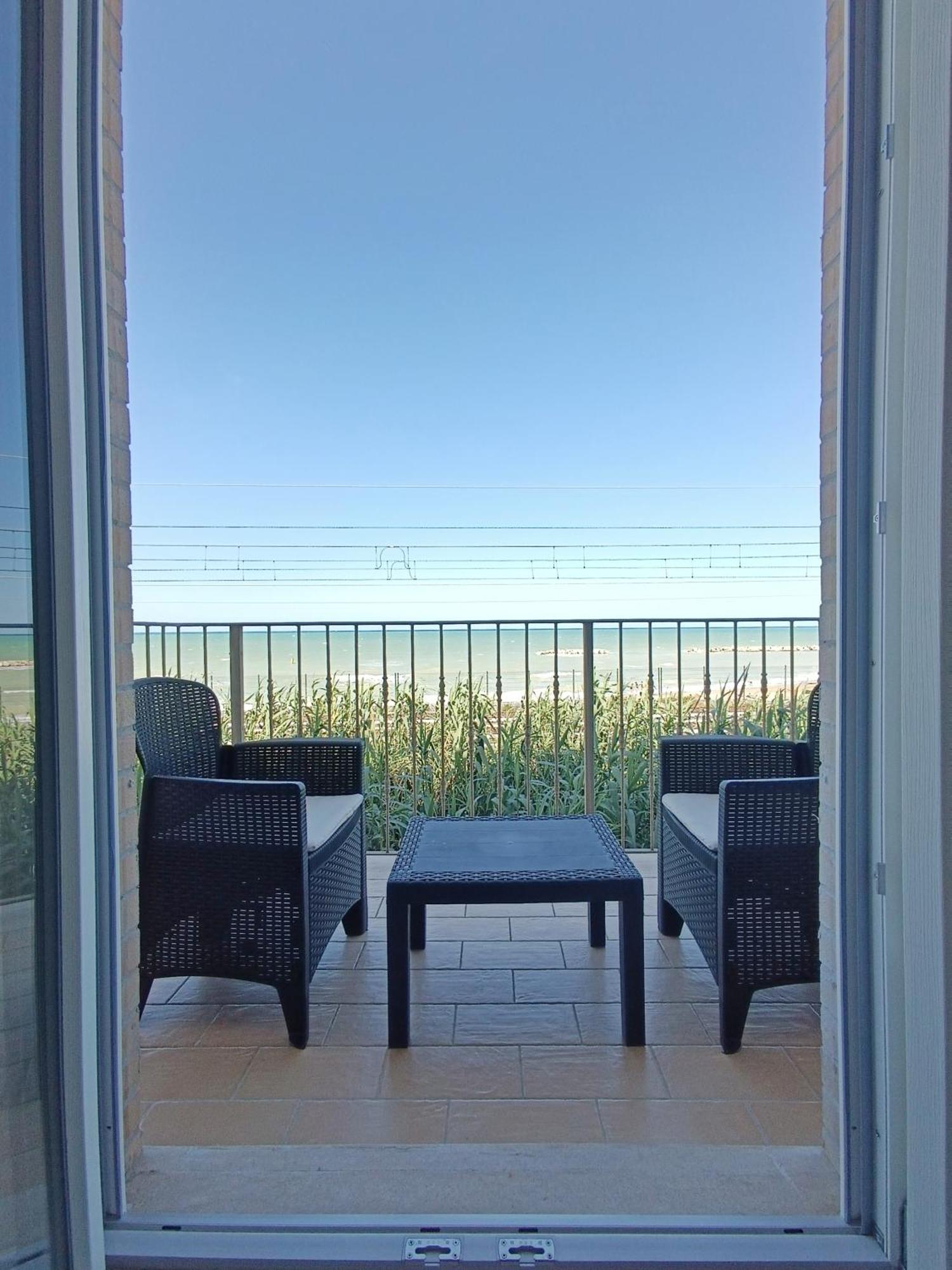Camera Matrimoniale Deluxe con Balcone e Vista Mare