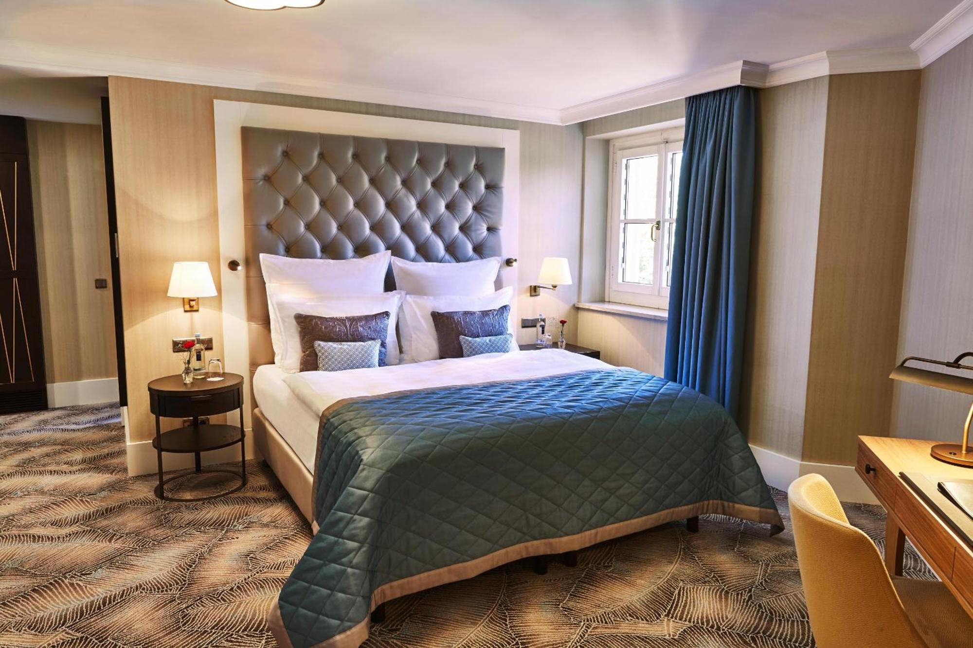 Deluxe Double Room with Rhine View,1559583985:JPEG