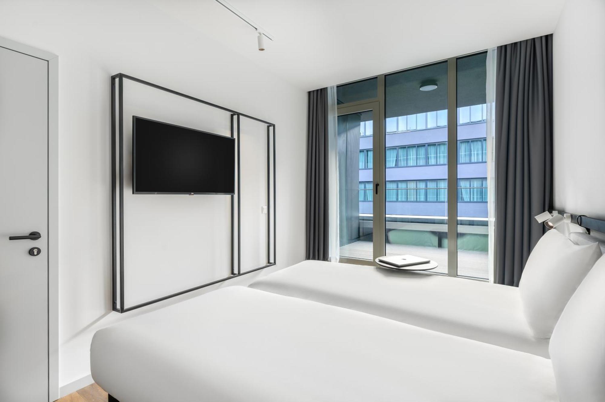 Standard Room Two Single Beds Balcony