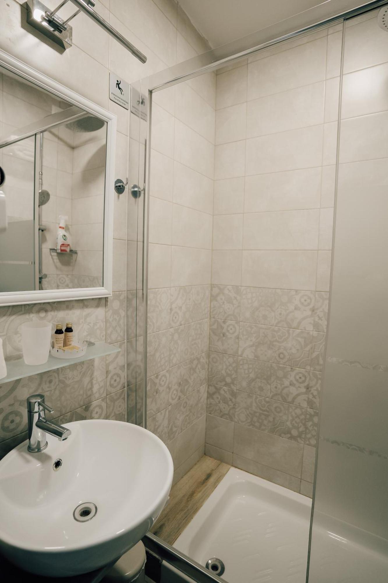 Camera Singola con Bagno Privato