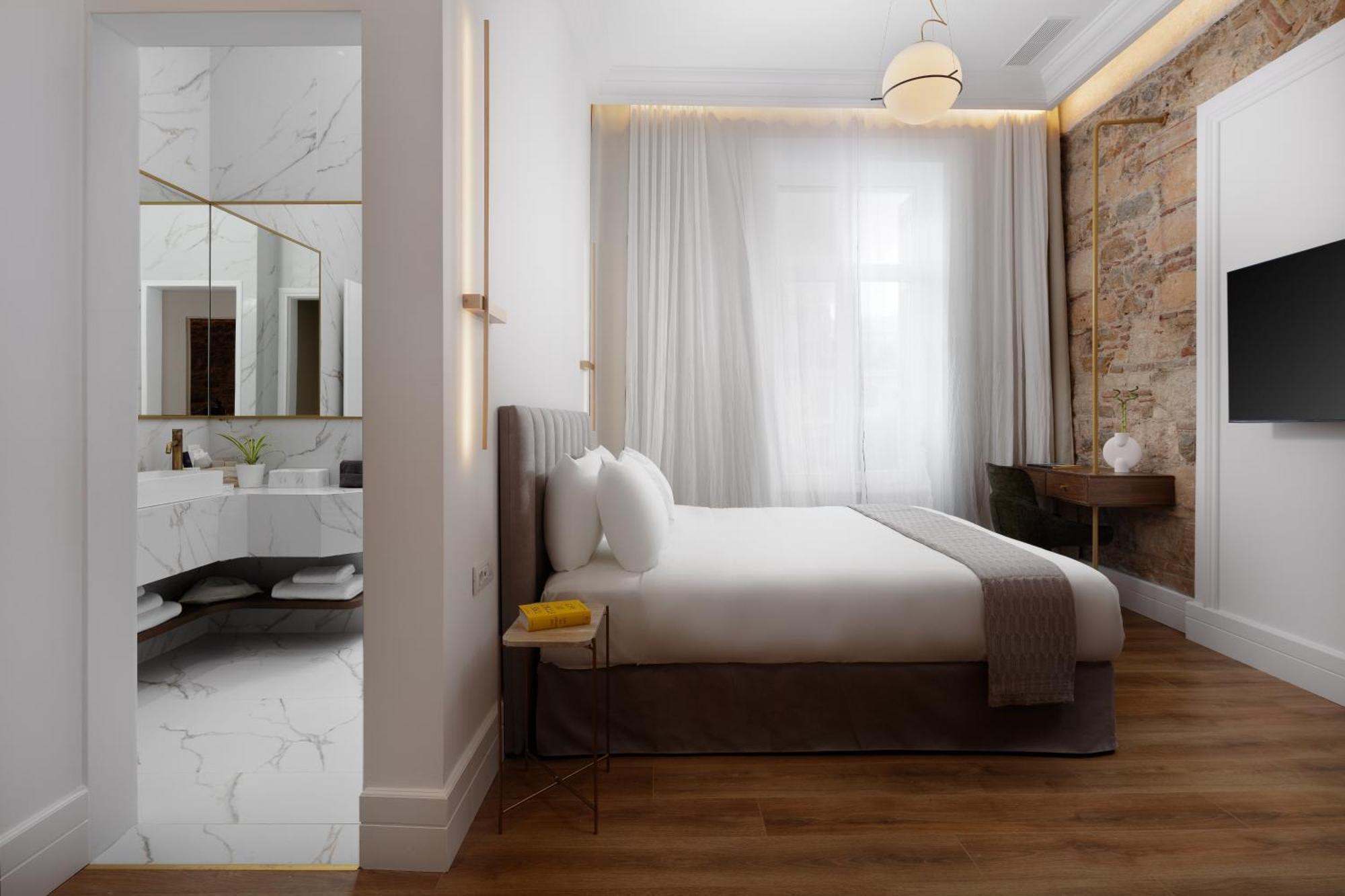 Standard Double Room,1569829631:JPEG