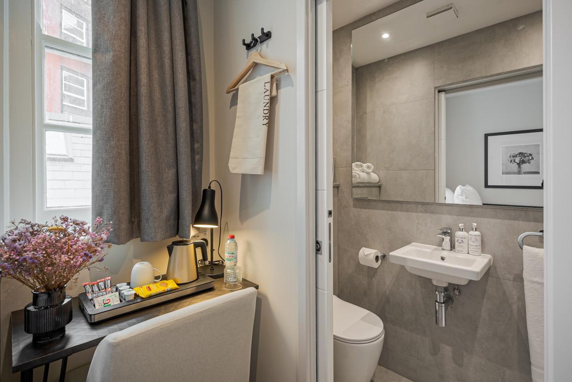 Small Single Room,1572582044:JPEG