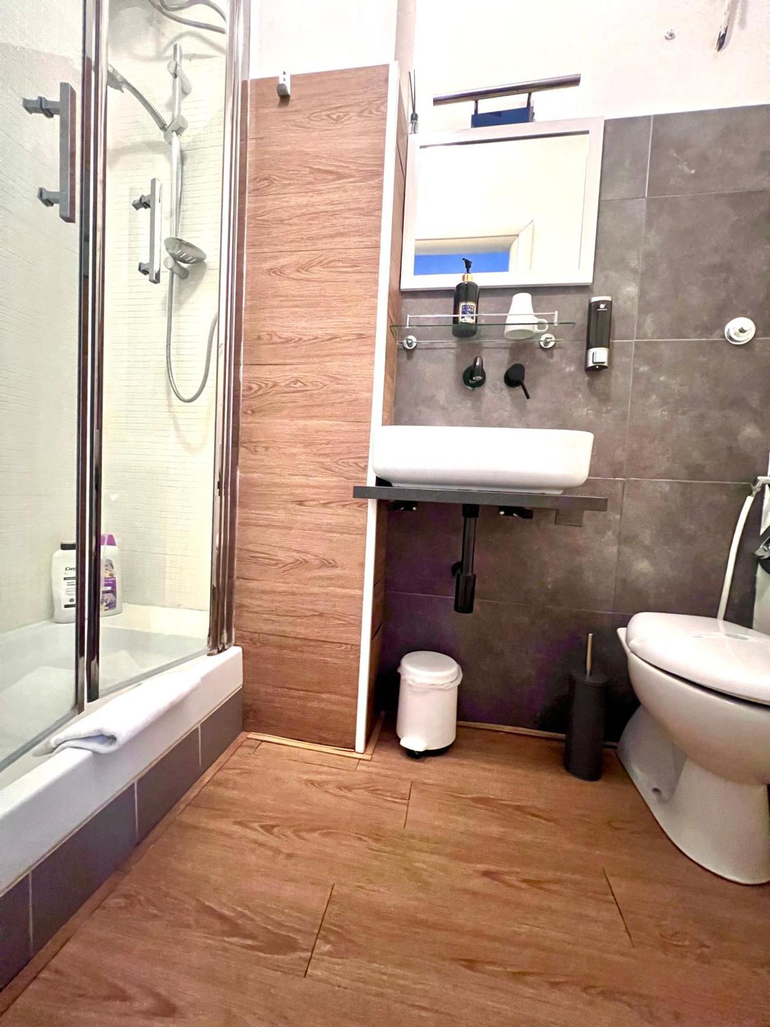 Double Room Private Bathroom