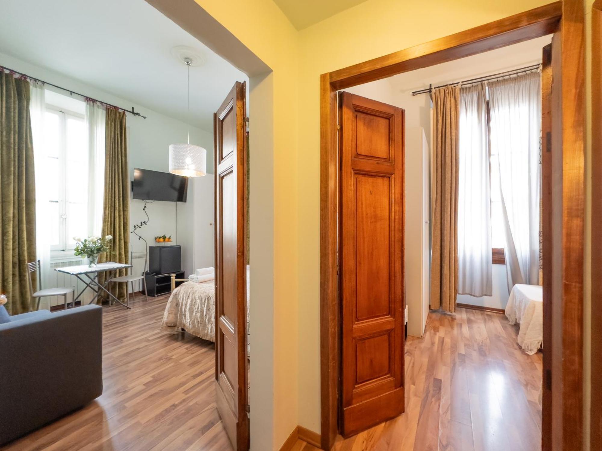 Due connecting rooms city view