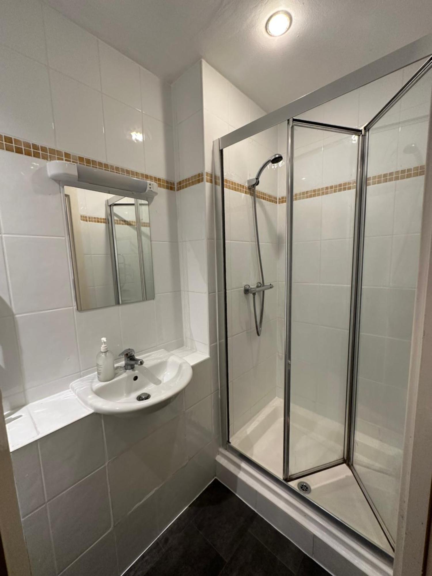 Single Room Ensuite Bathroom