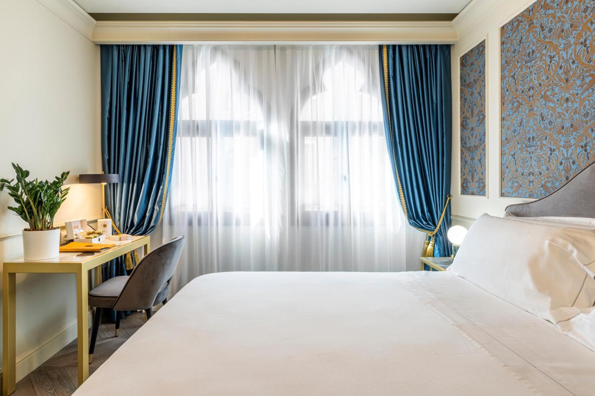Deluxe Double Room Canal View