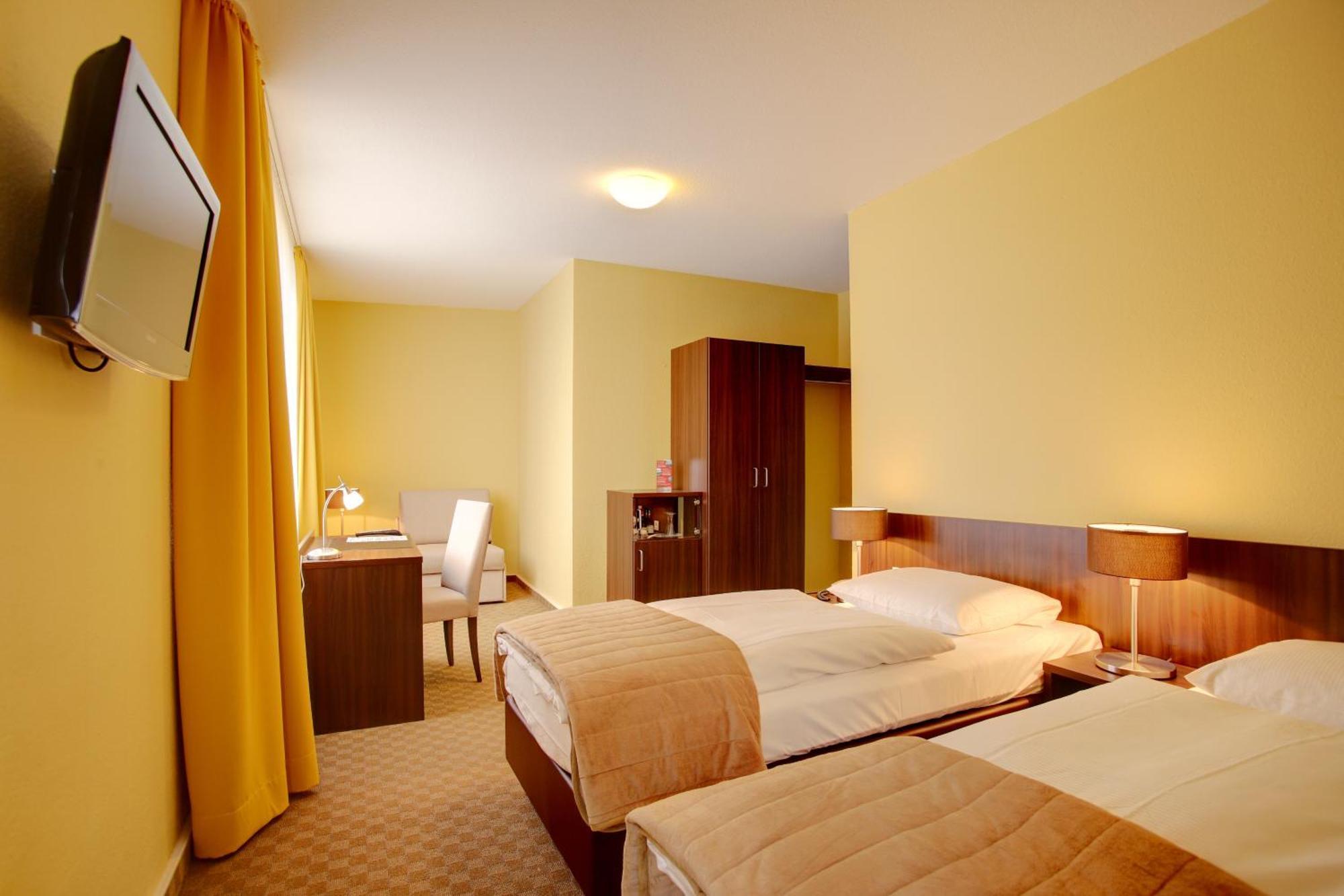 Large Double Room,1642306793:JPEG