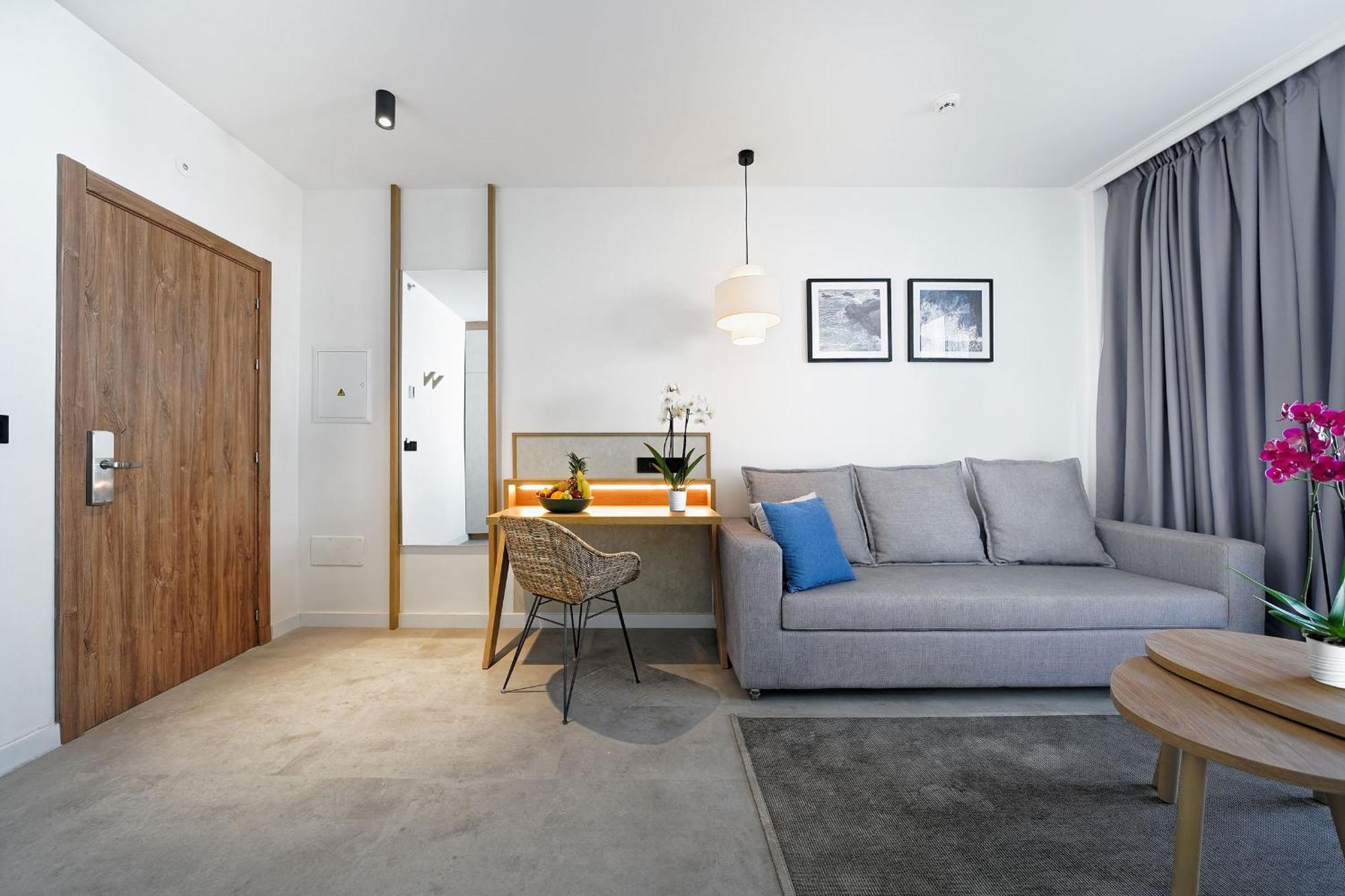 Suite with Garden View,1671869317:JPEG