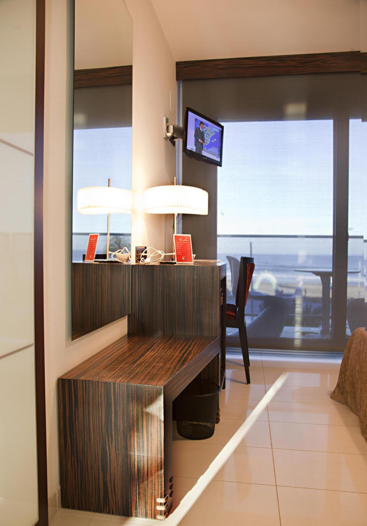 Double or Twin Room Sea View