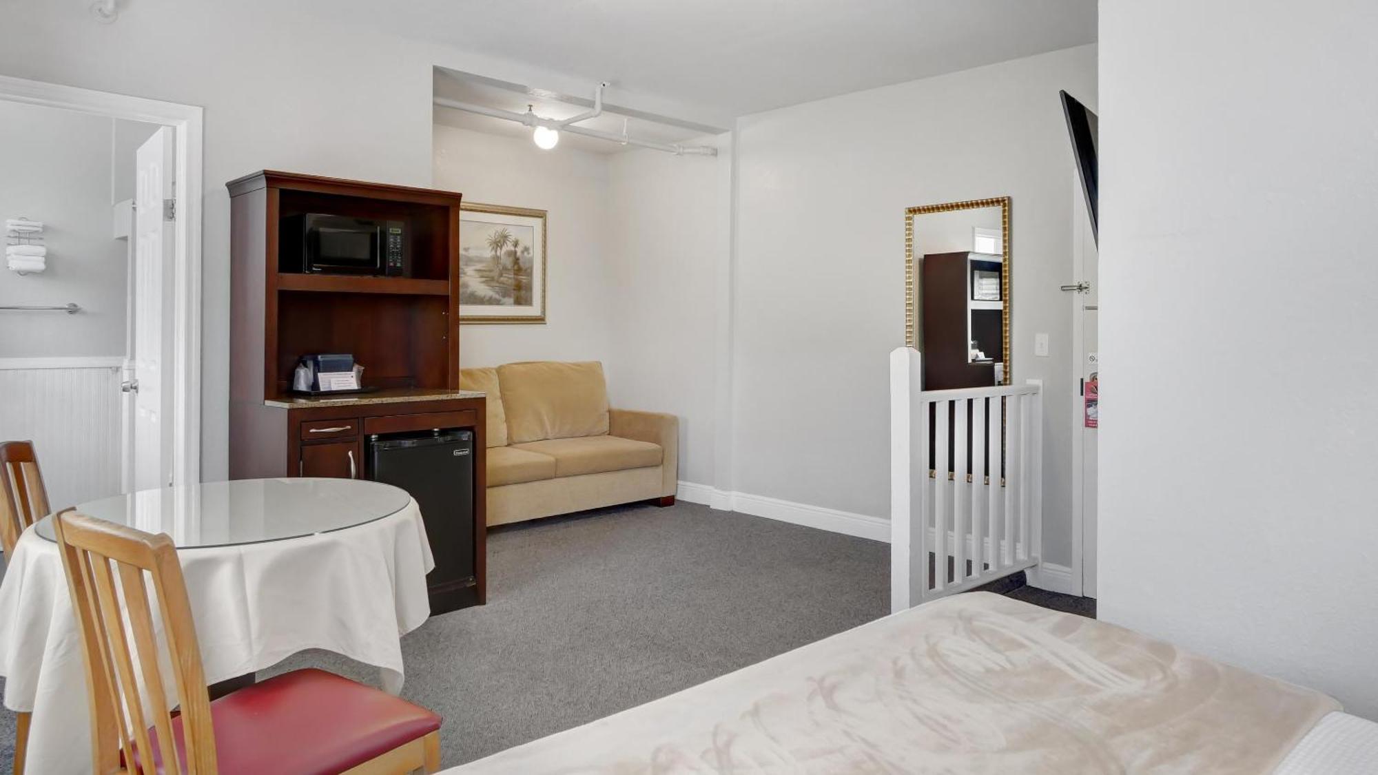 Deluxe Queen Room