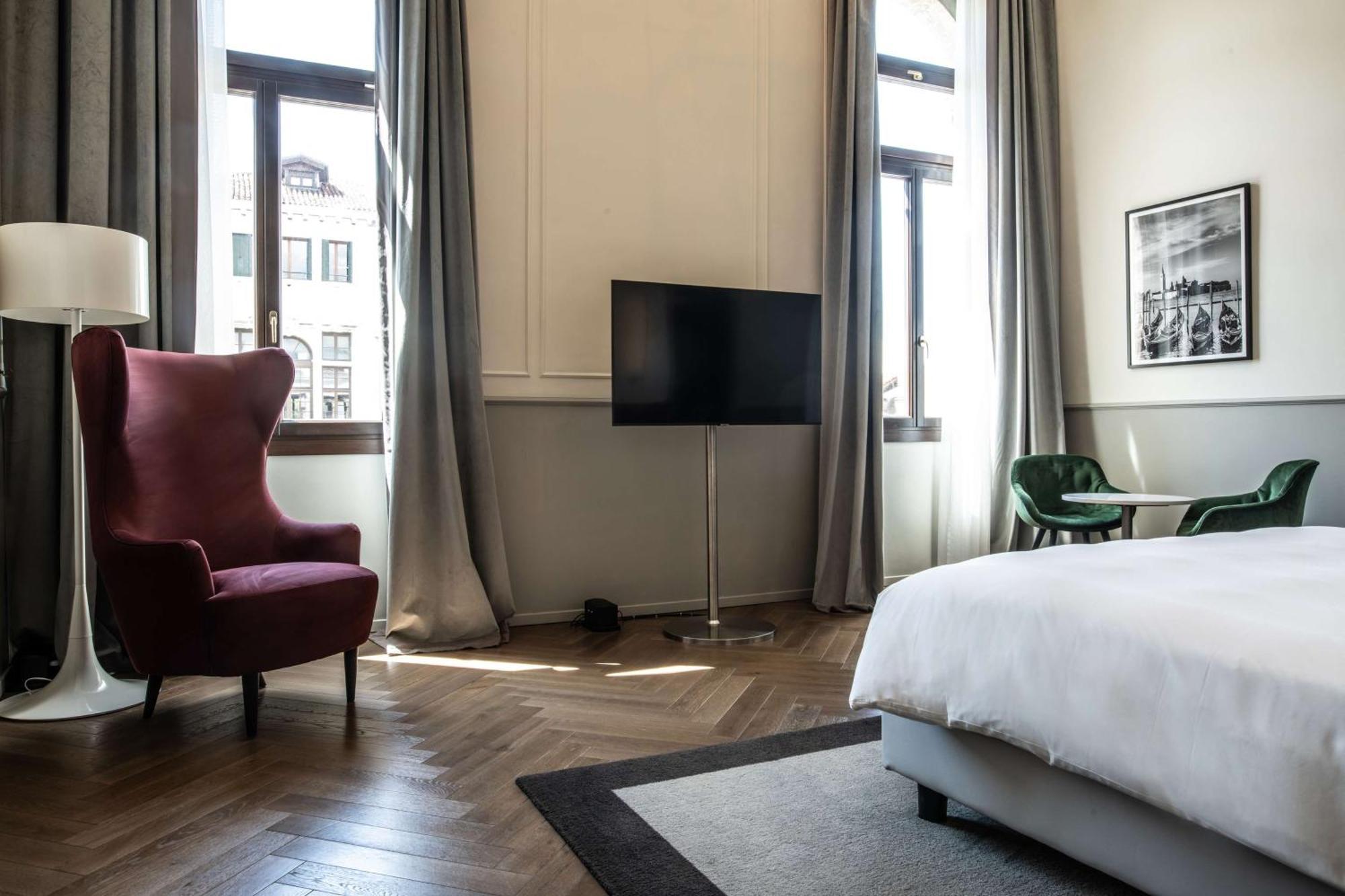 Junior Suite Canal View