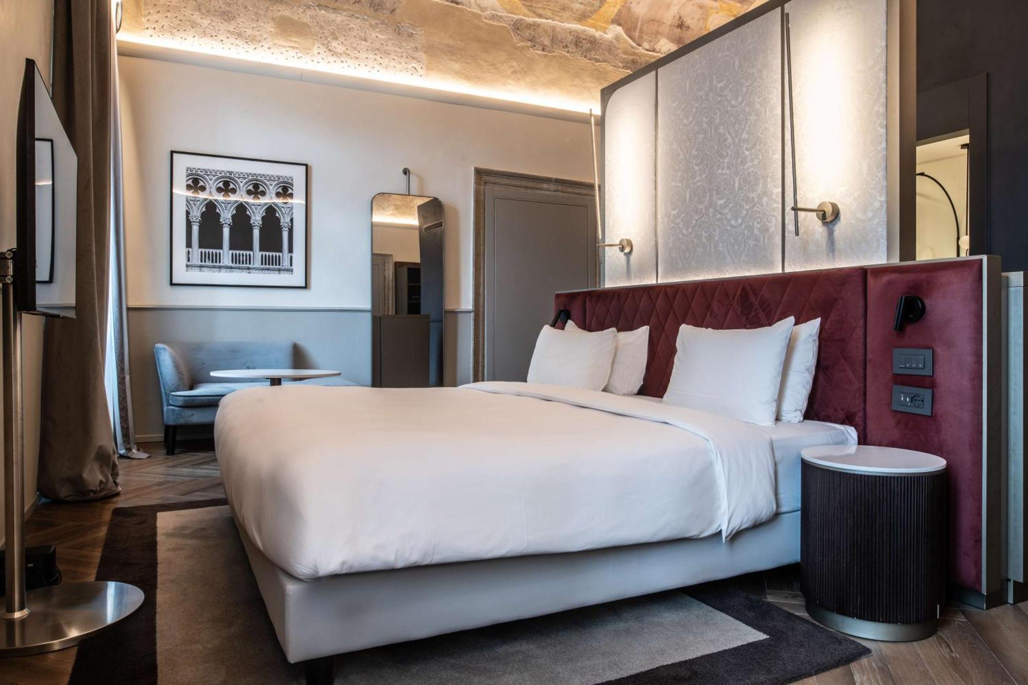 Renaissance Junior Suite