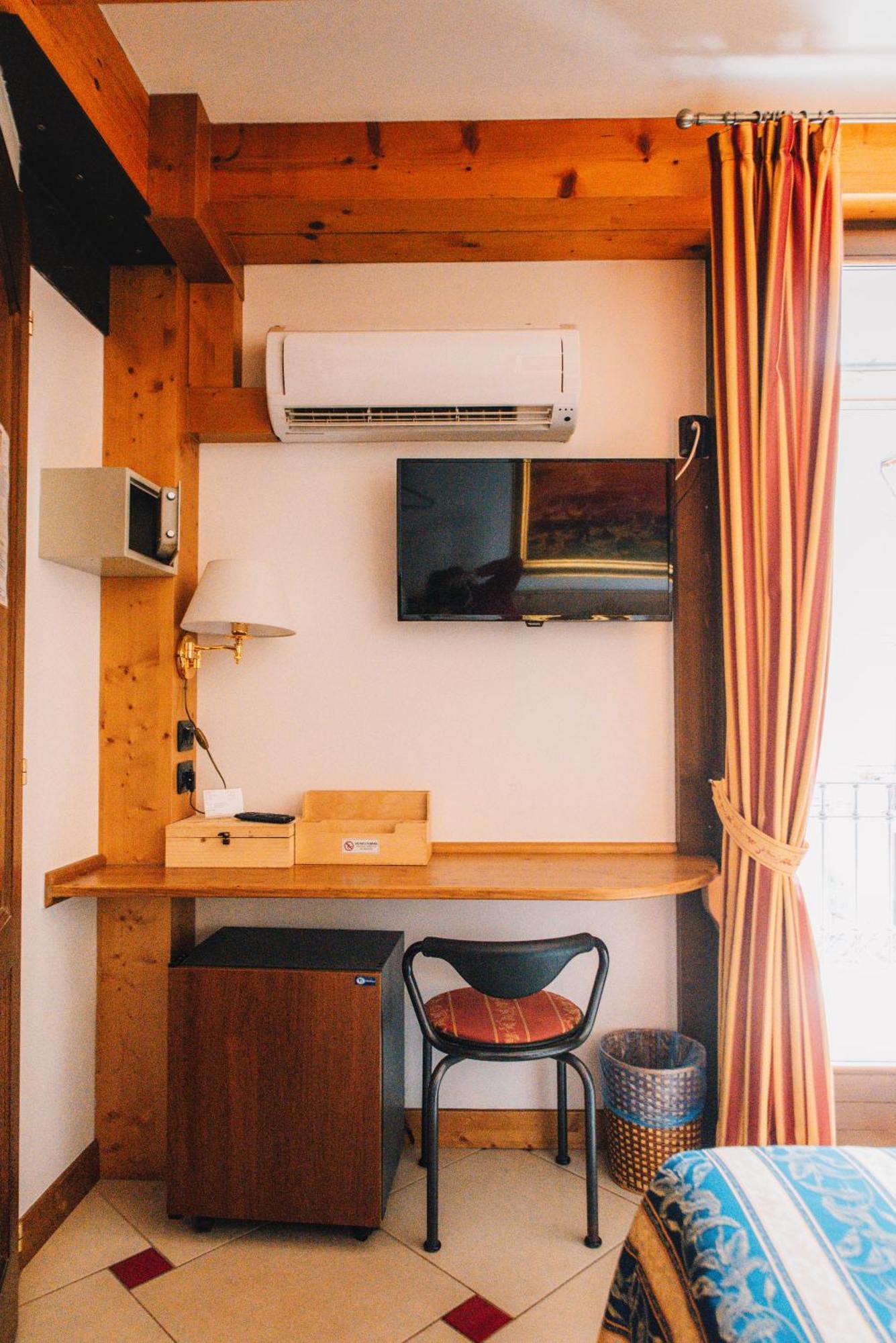 Small double room Balcony