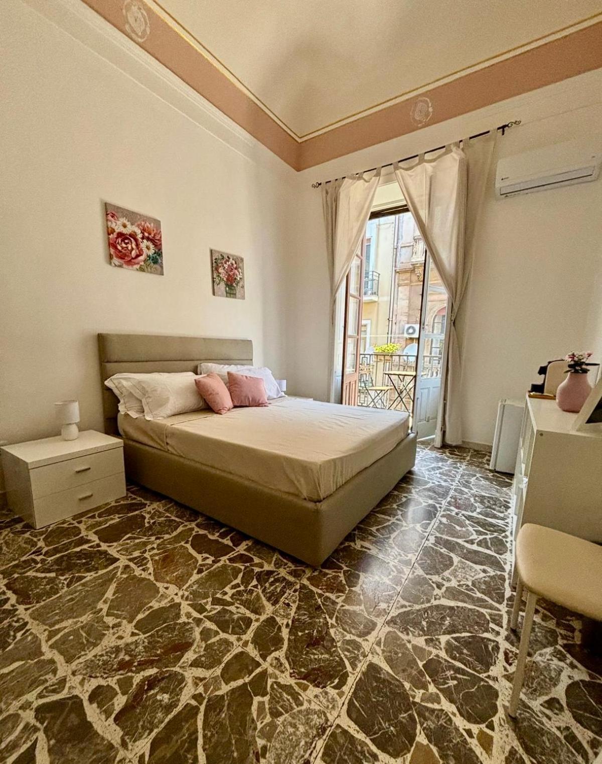 Double Room Private External Bathroom