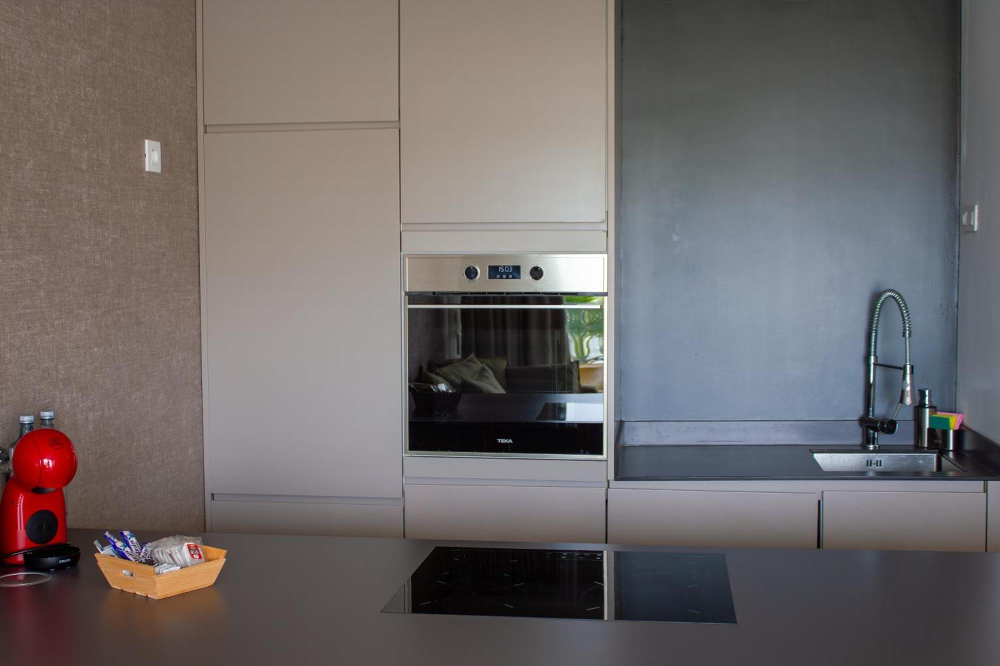 Superior One-Bedroom Apartment