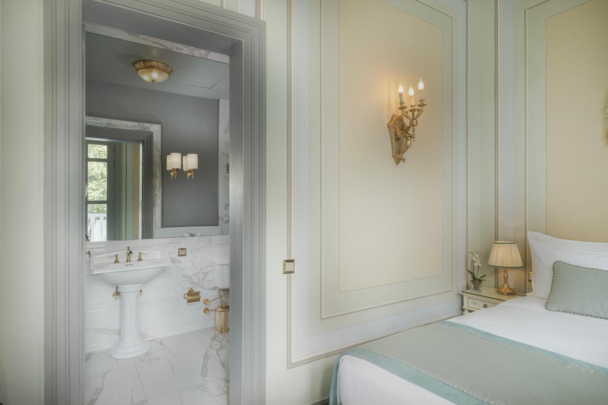 Kamer met Queensize Bed en Balkon