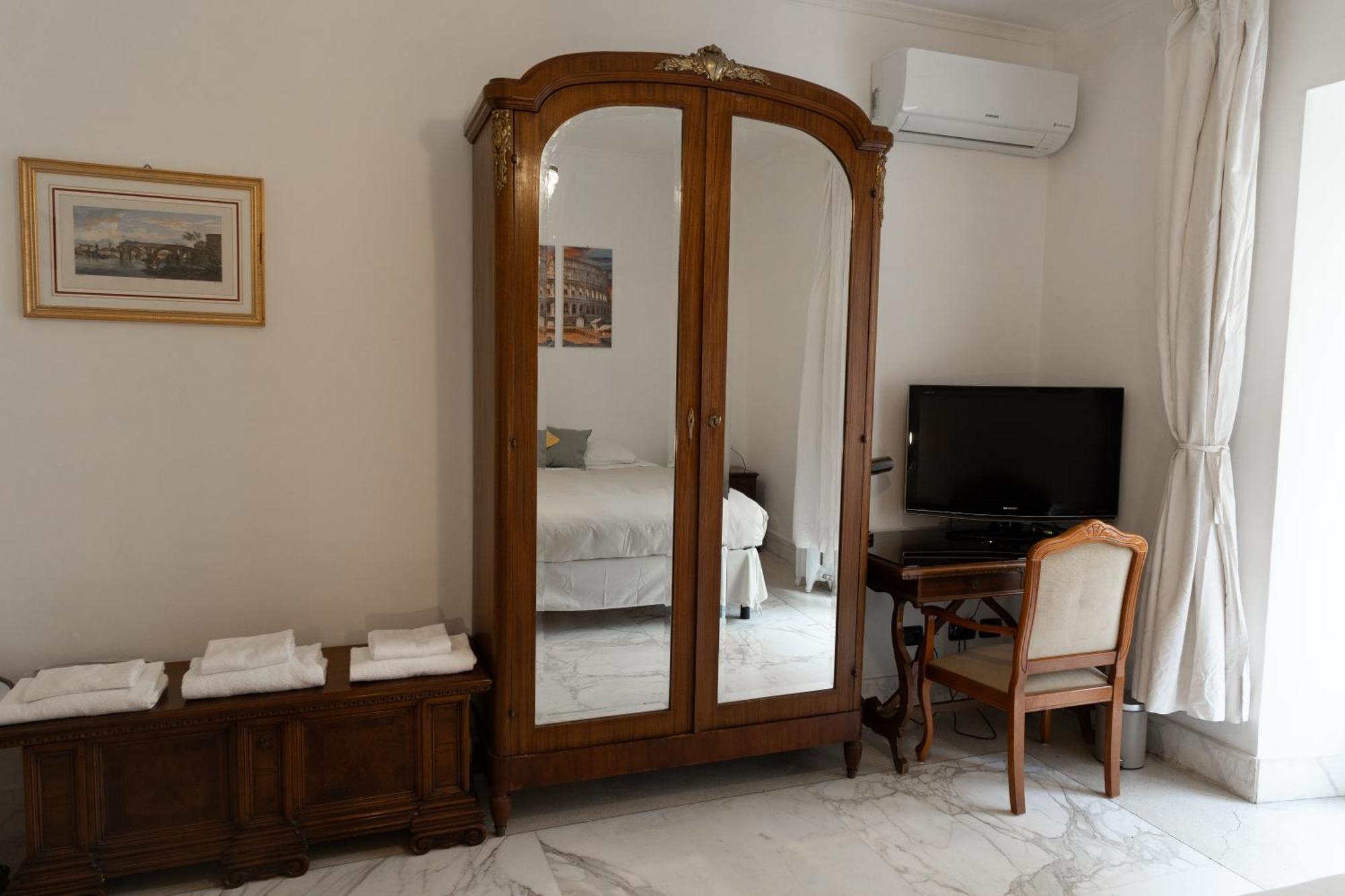 Triple Room Private External Bathroom