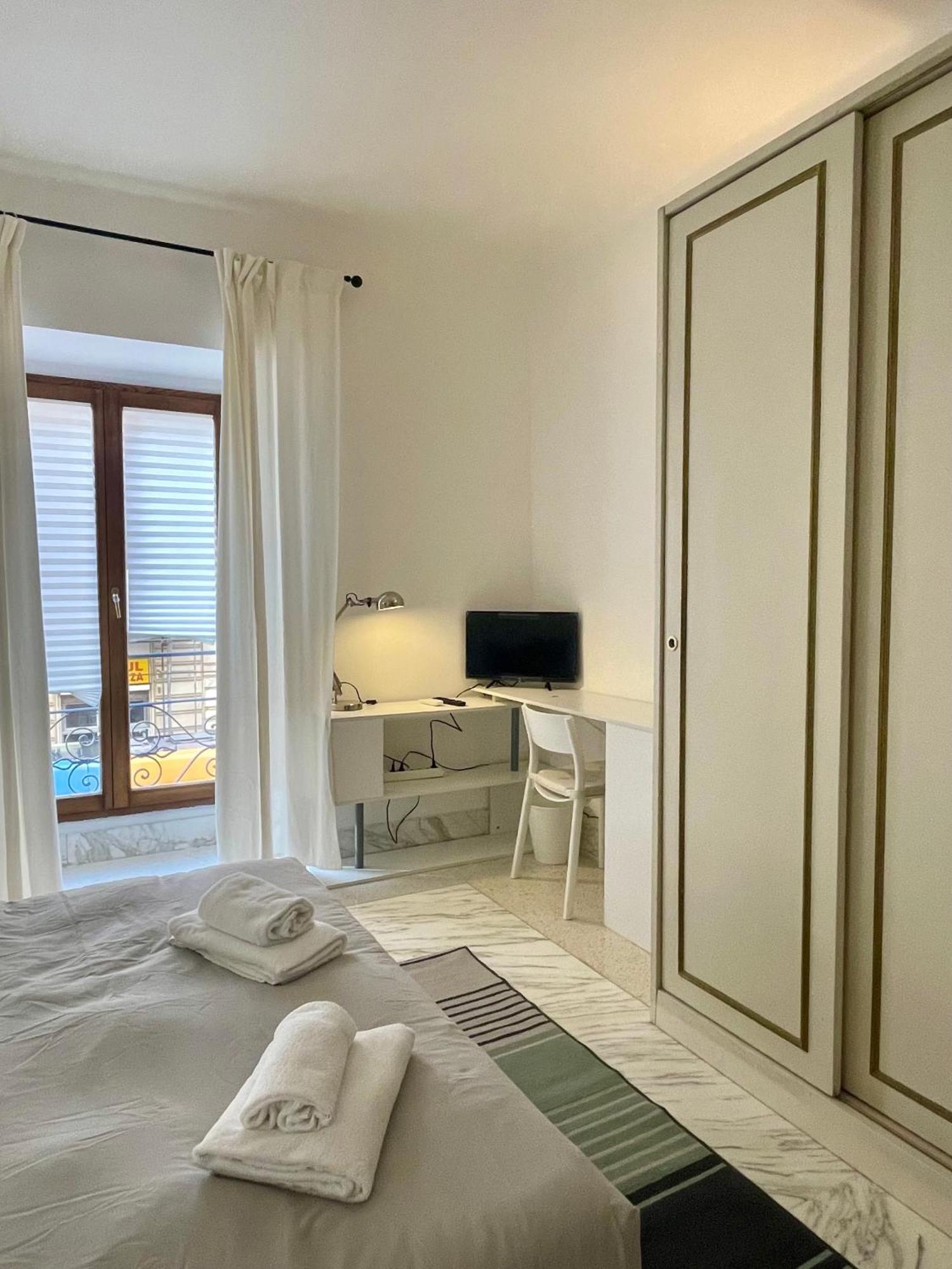 Double Room Private Bathroom