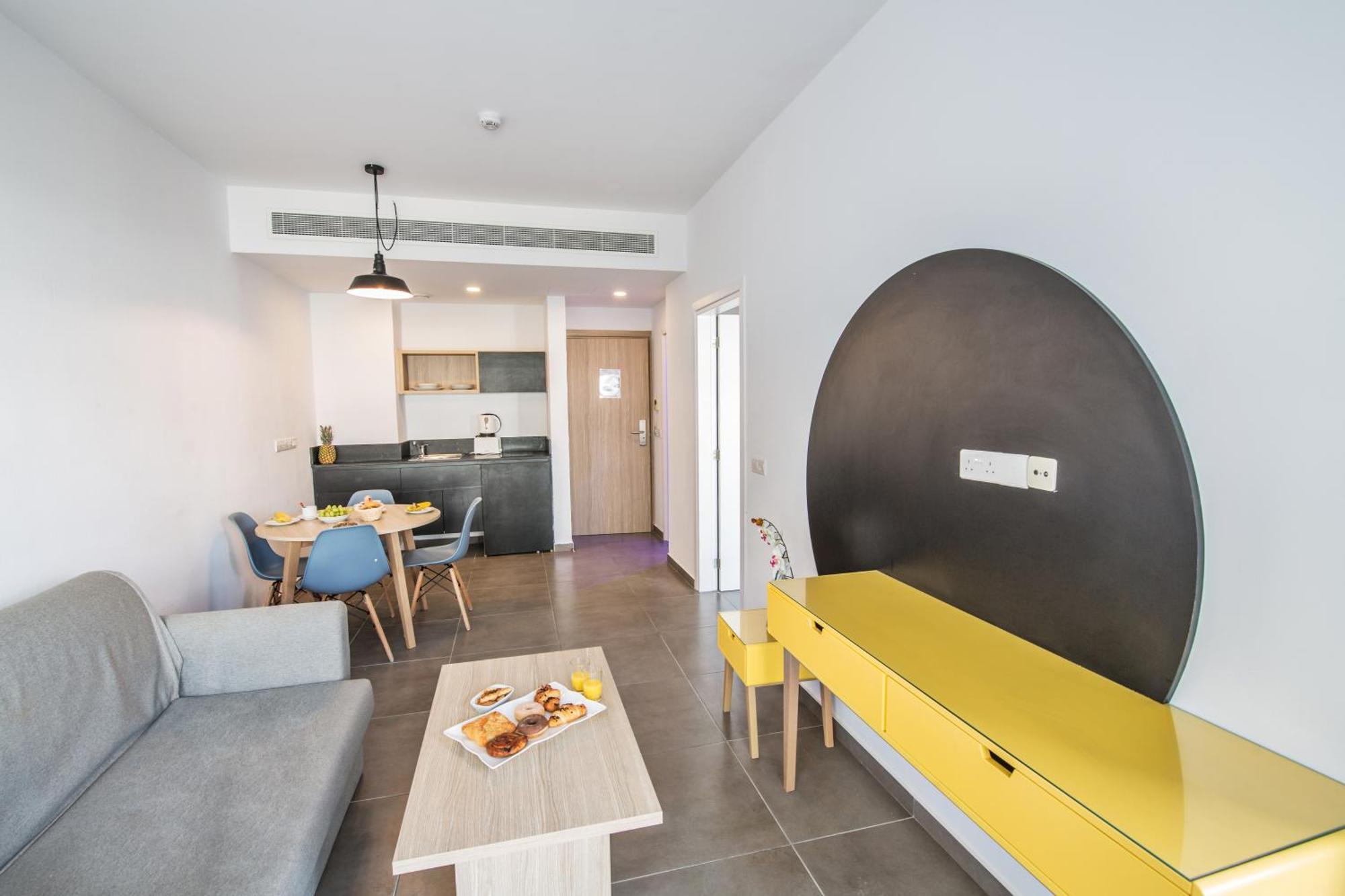Deluxe One Bedroom Apartment