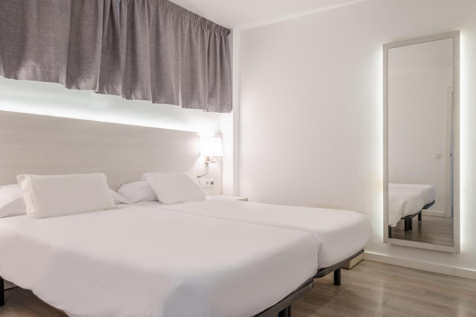 One-Bedroom Apartment with Balcony,1589129237:JPEG