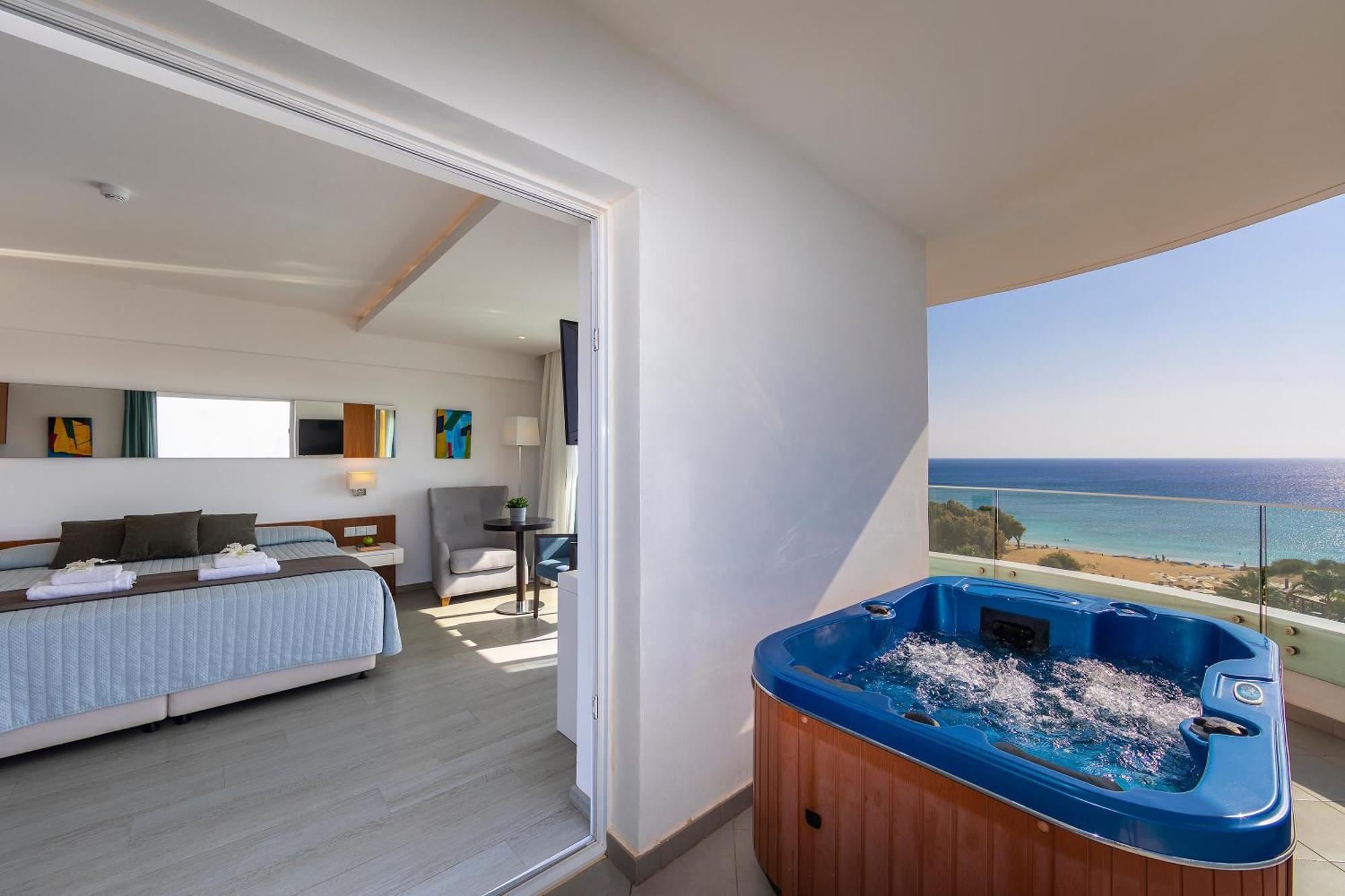 Executive Sea View Room Outdoor Whirlpool