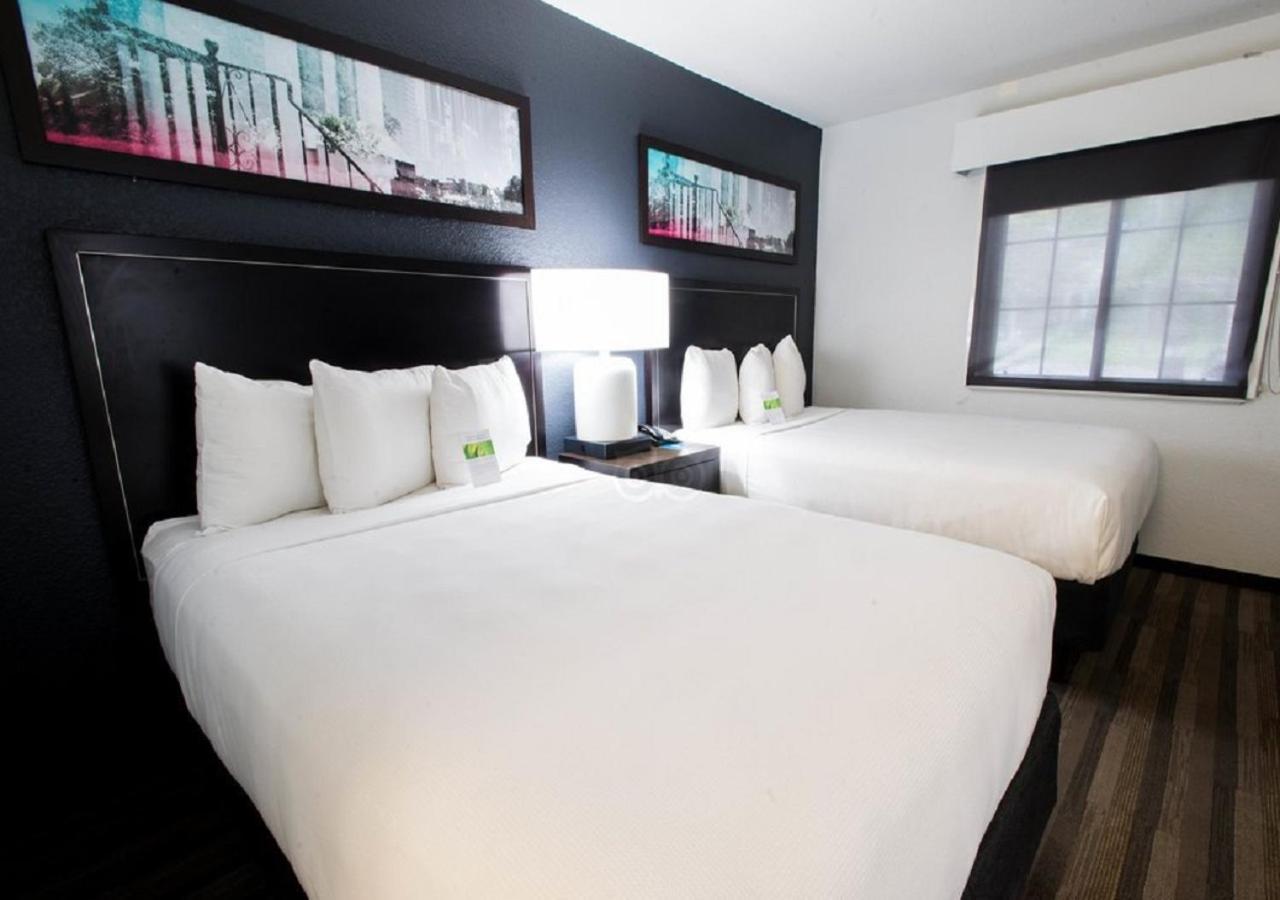 Queen Room with Accessible Shower - Disability Access