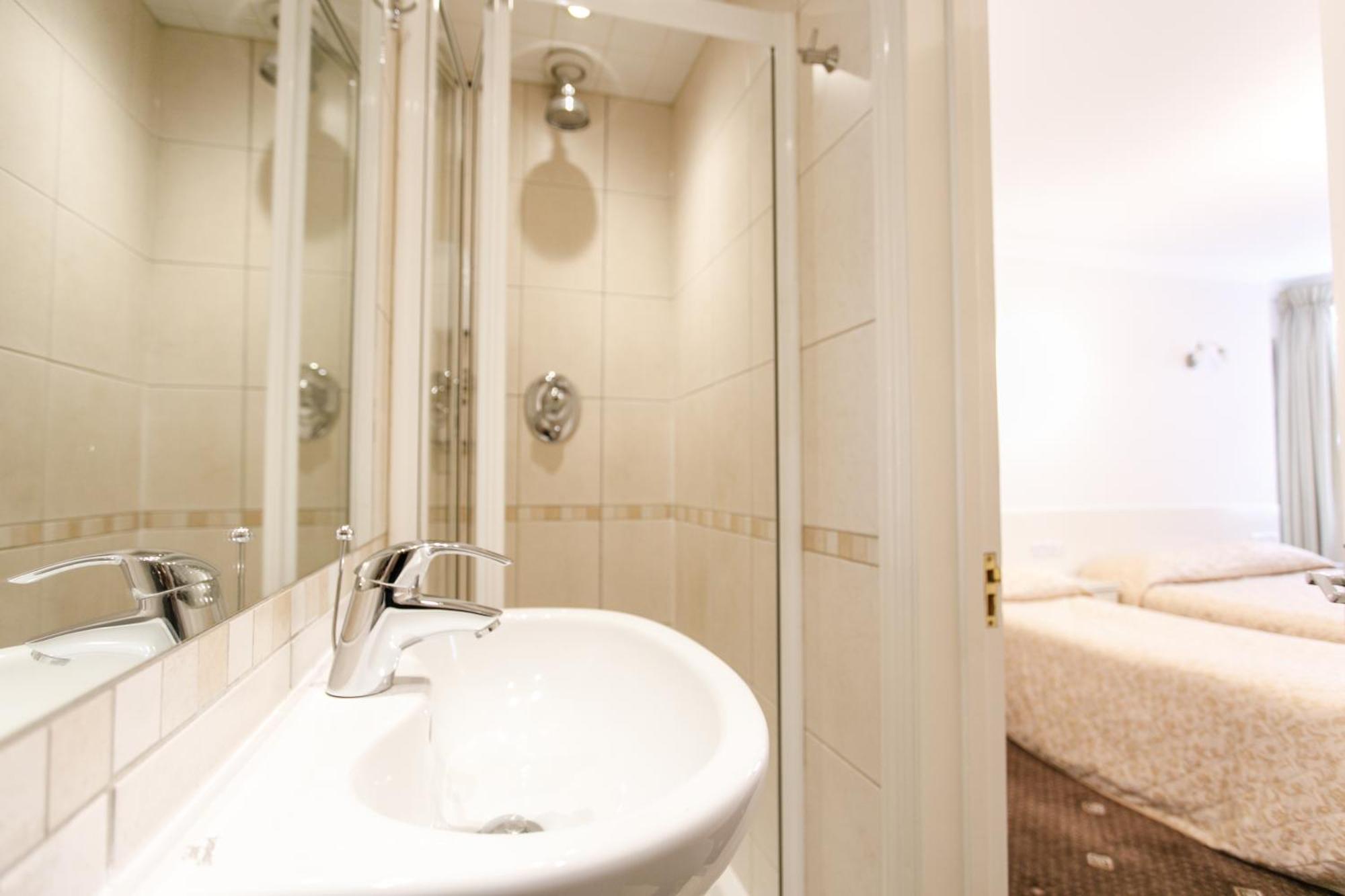 Triple Room Bathroom