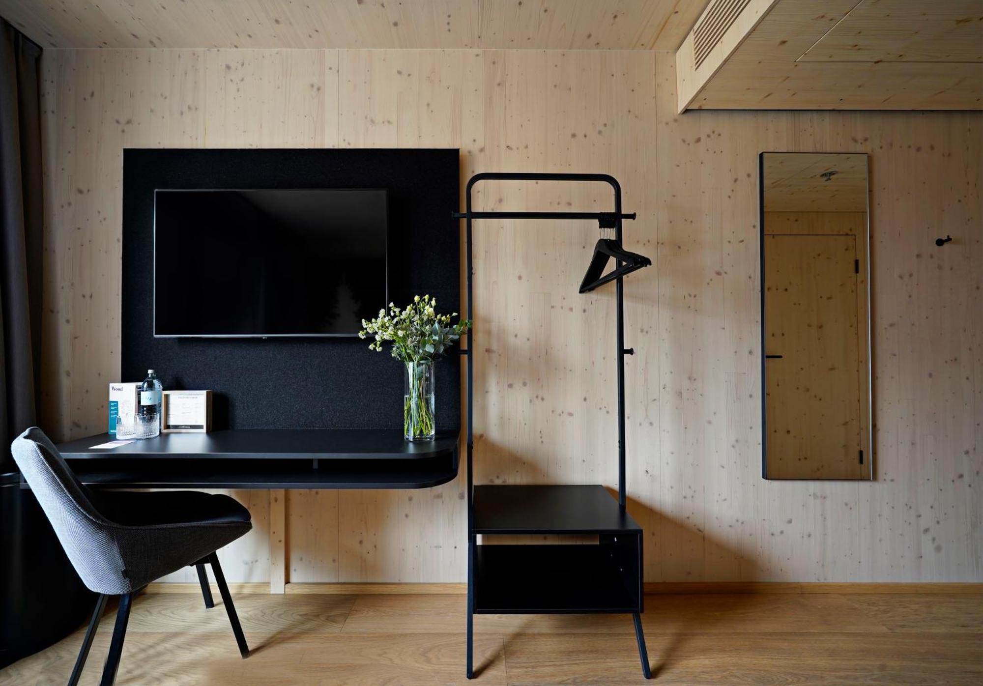 Medium Studio Kitchenette